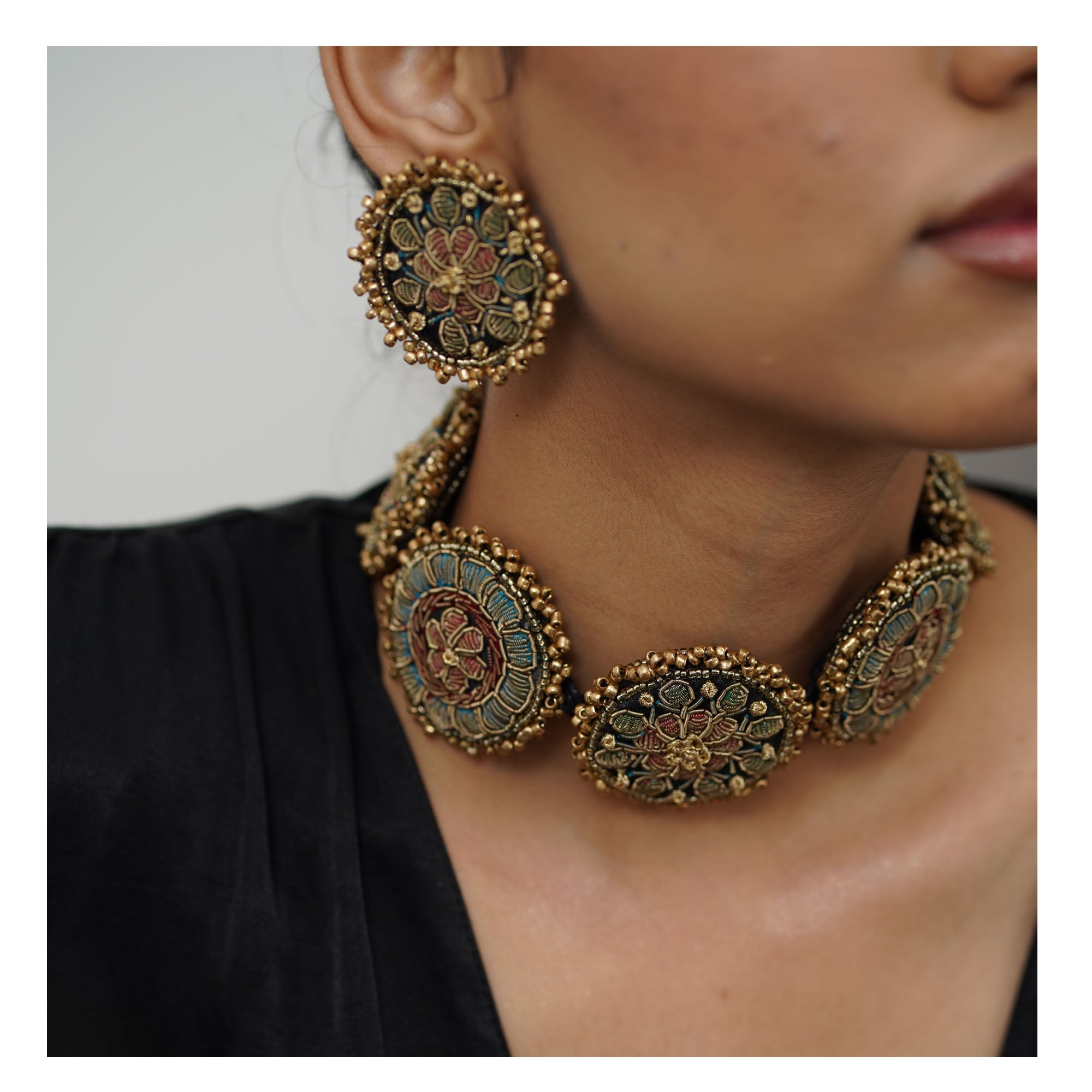 Moirra – Meerabai Maroon and Gold Choker - CiceroniNeckpieceMoirra