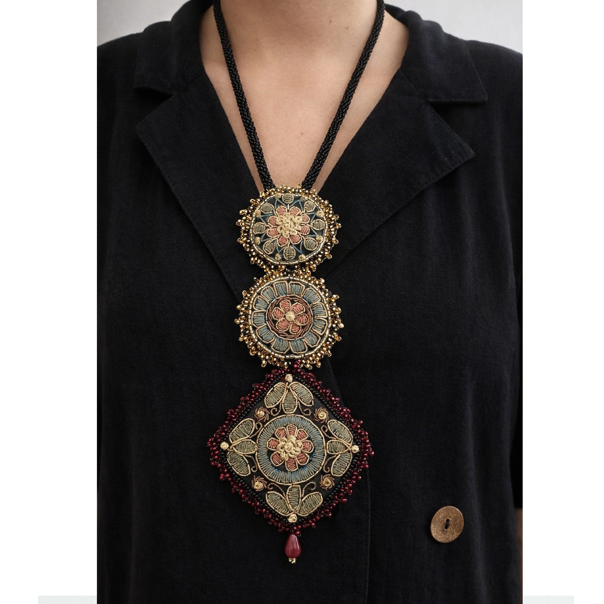 Moirra – Mehrangi Black and Maroon Long Rani Haar - CiceroniNeckpieceMoirra