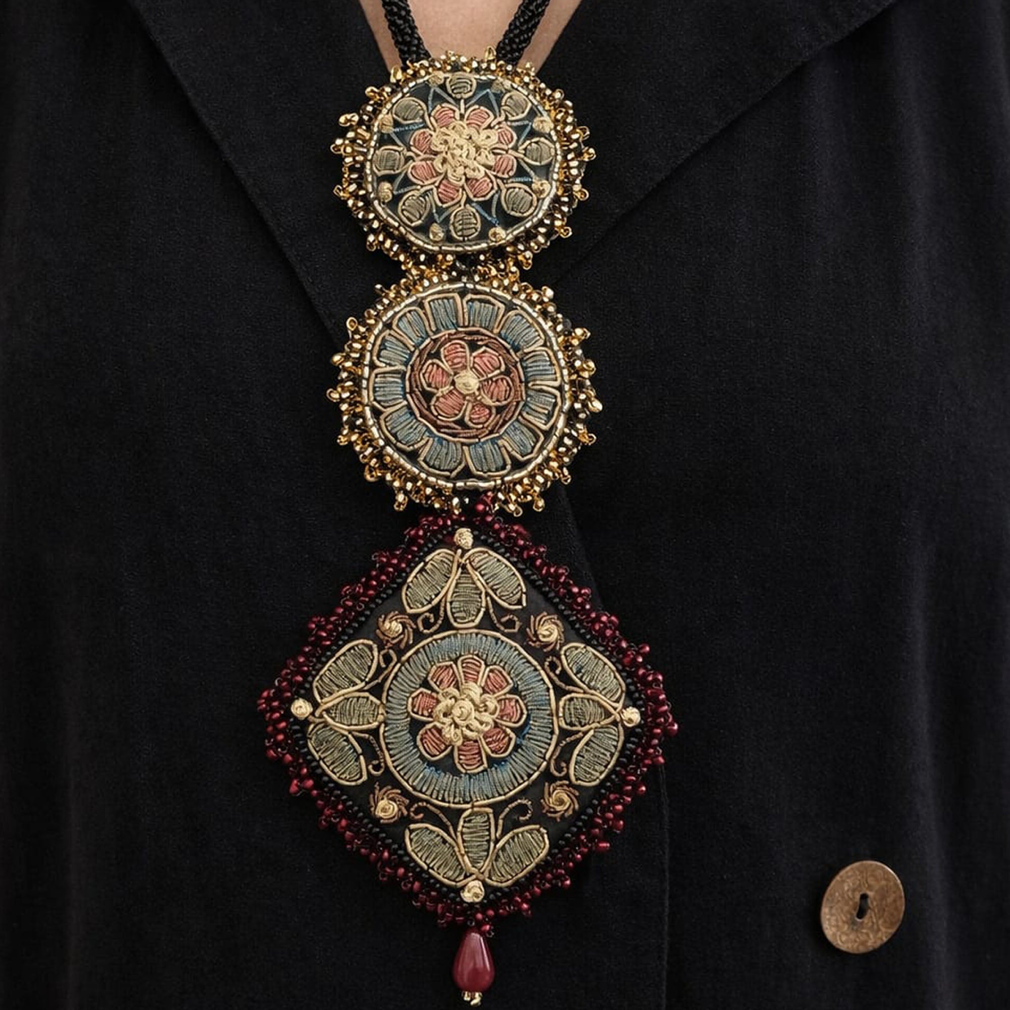Moirra – Mehrangi Black and Maroon Long Rani Haar - CiceroniNeckpieceMoirra