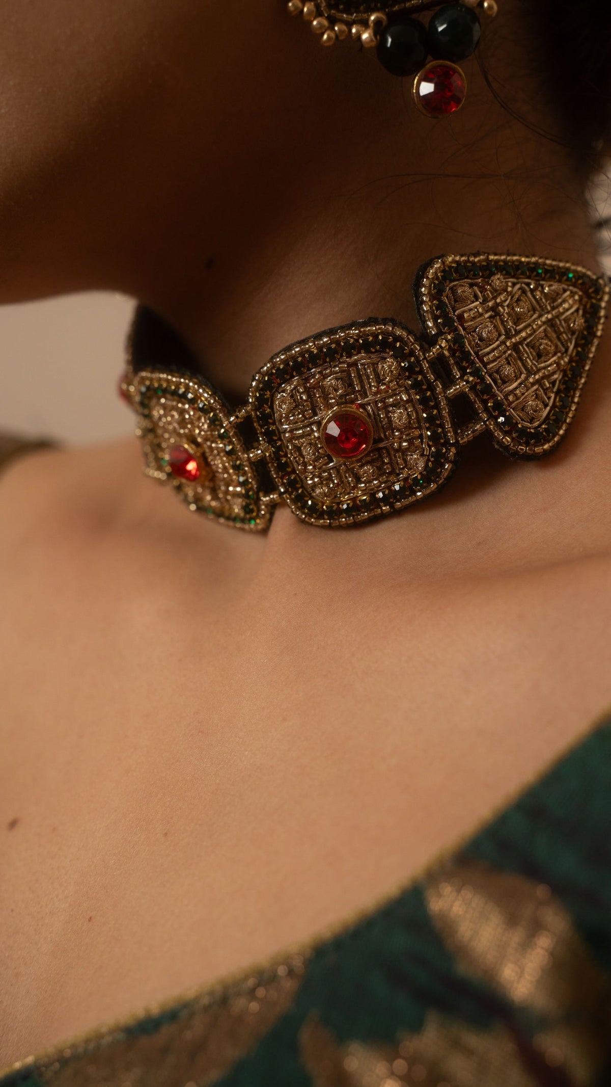 Moirra – Urmila Black and Gold Choker - CiceroniNeckpieceMoirra