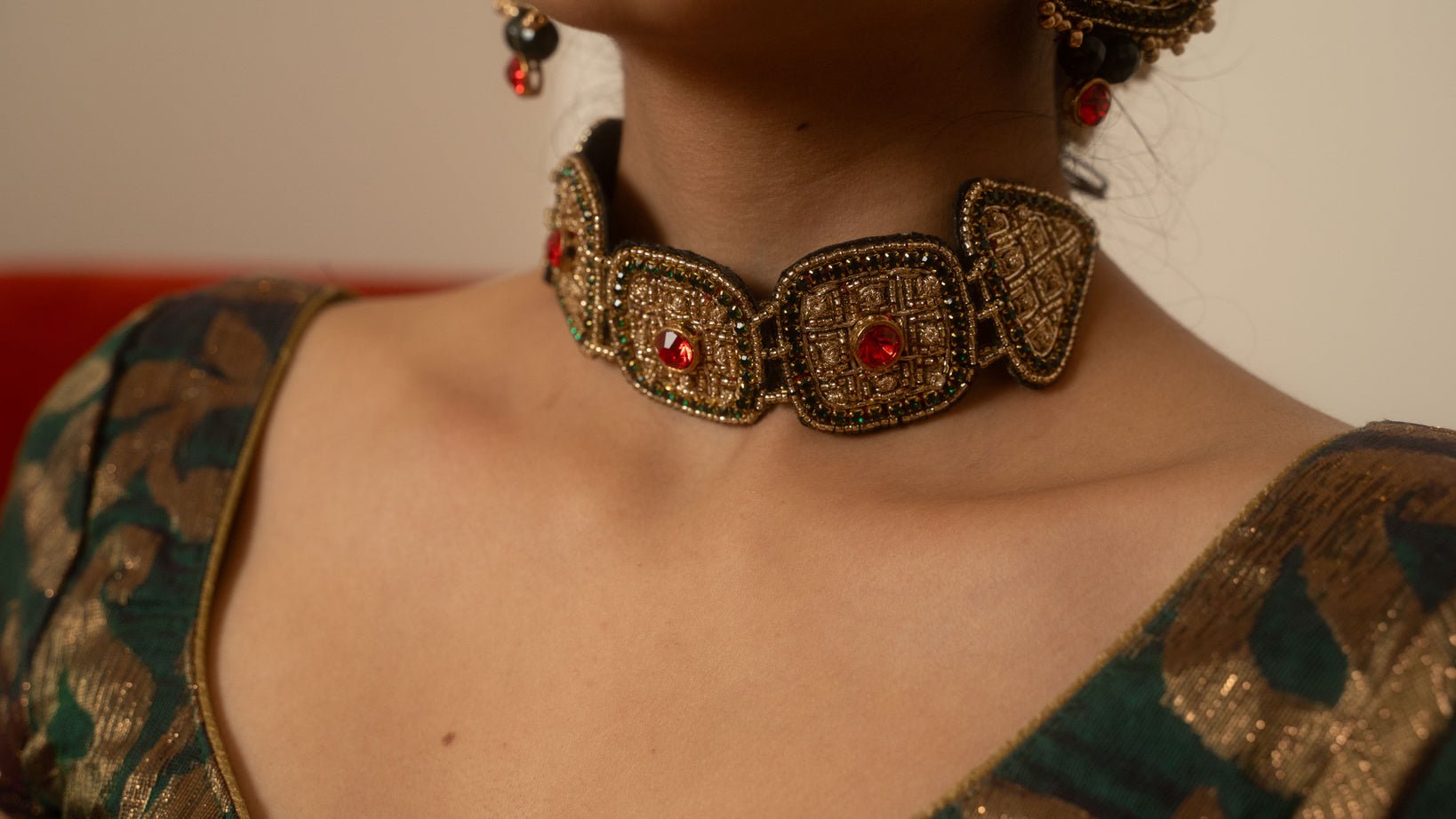 Moirra – Urmila Black and Gold Choker - CiceroniNeckpieceMoirra