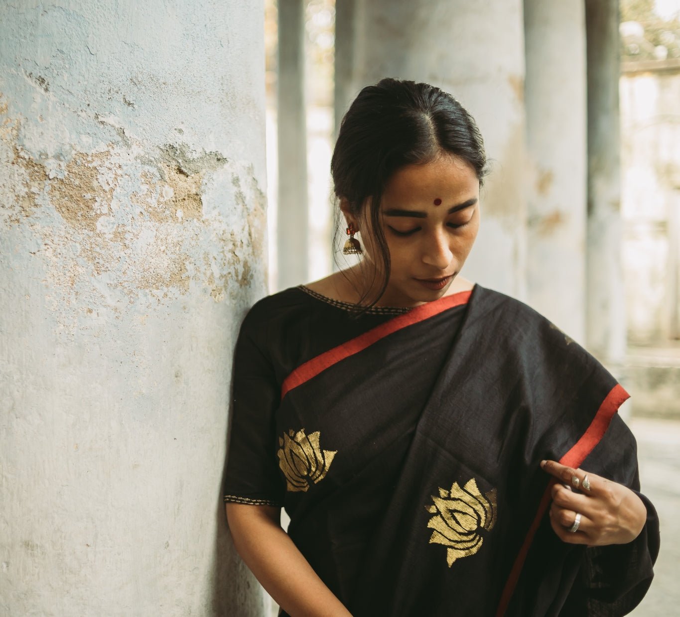 Mrinalini - Black - CiceroniSareeIra