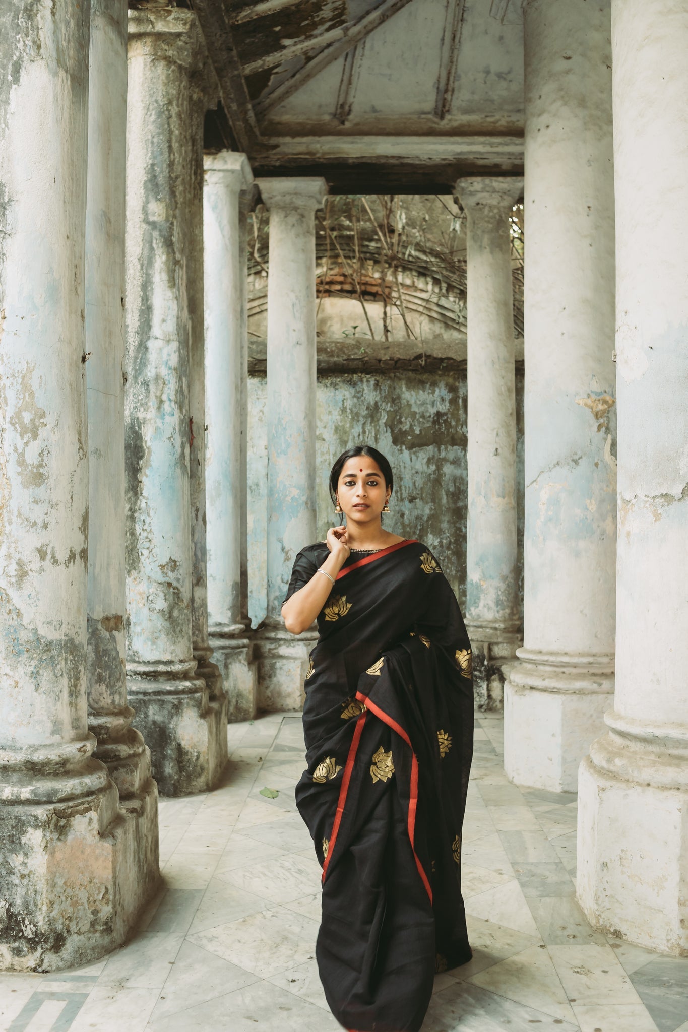 Mrinalini - Black - CiceroniSareeIra