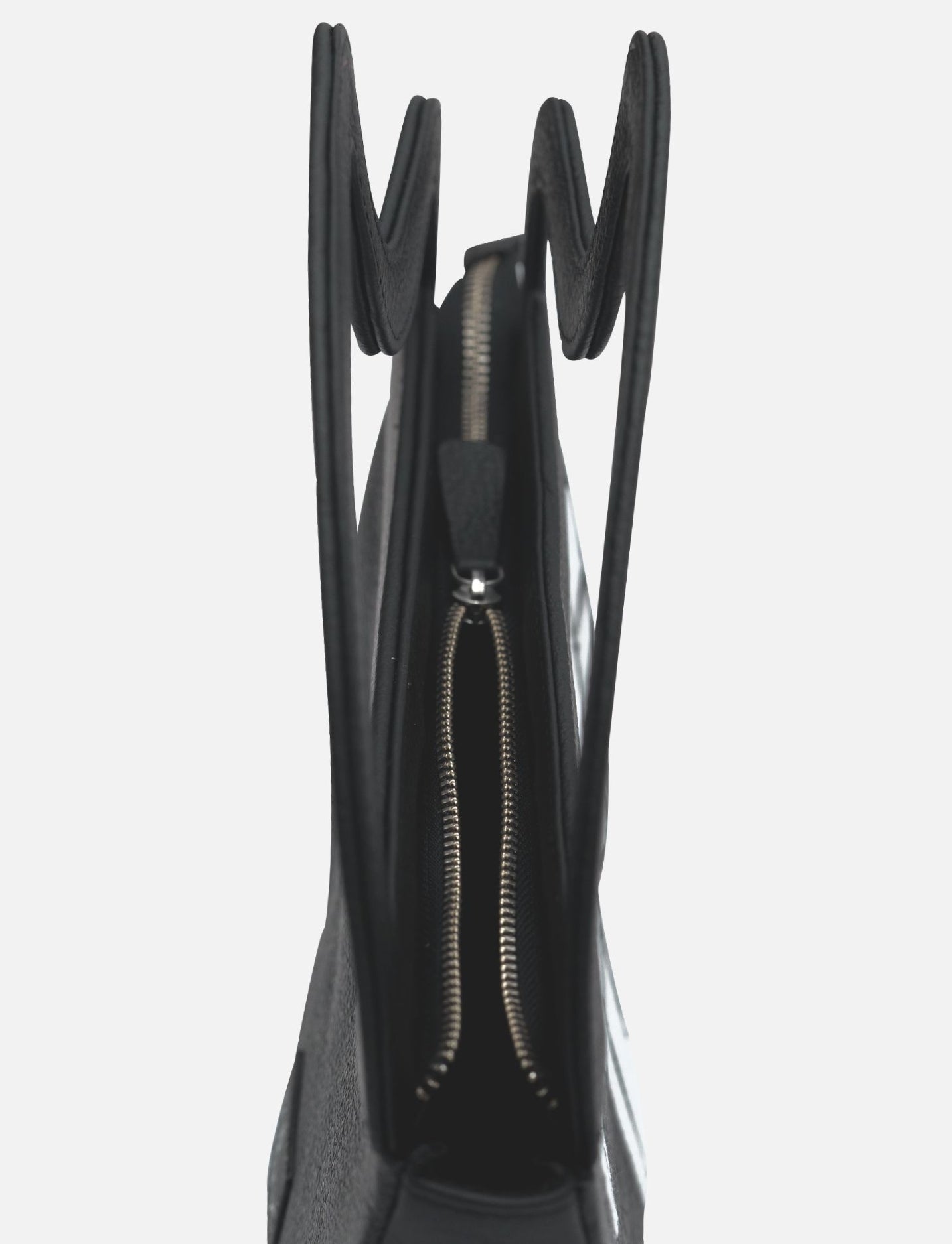 Neo Crescent Clutch - CiceroniClutchEconock