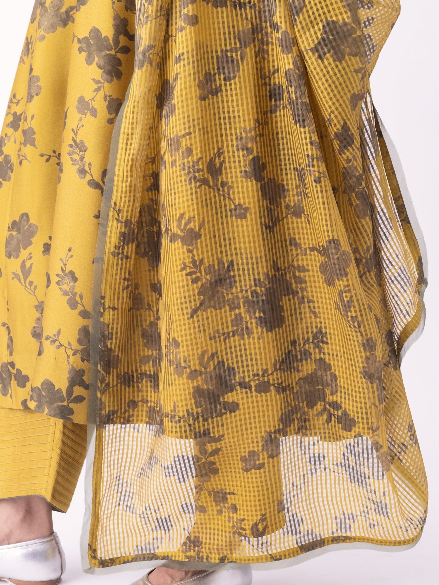 Nikhar Dupatta - CiceroniDupattaShades of India