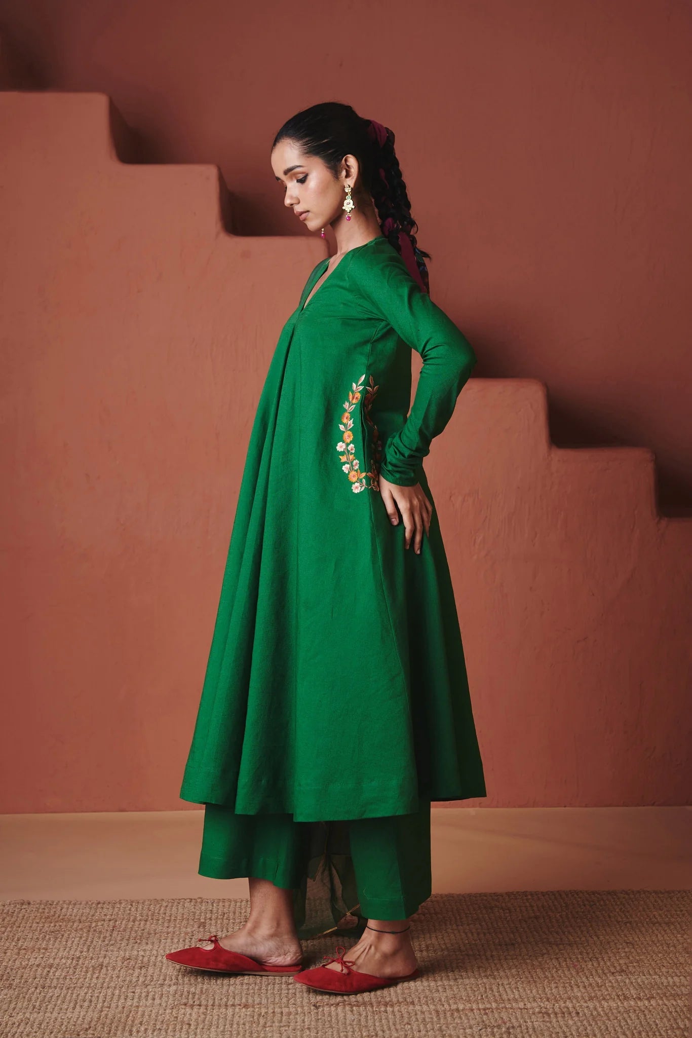 Paana 100% Linen Embroidered Pocket Kurta Set - CiceroniKurta SetsSaphed