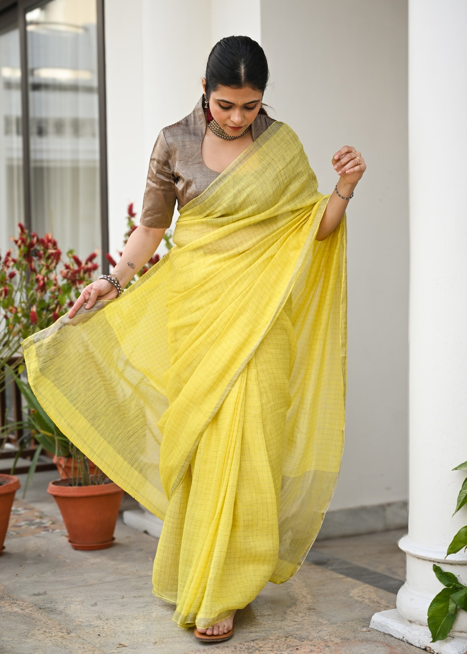 Pallu — Pitambar - Handwoven Checkered Linen Saree, Silver Zari - CiceroniSareePallu