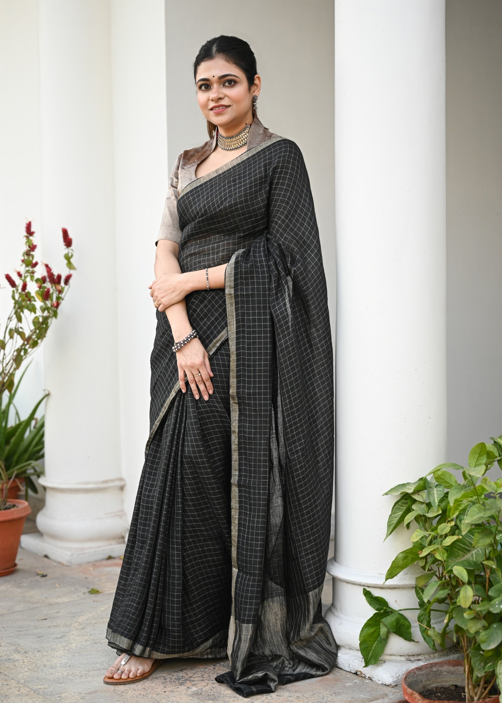 Pallu — Rajni- Handwoven Chekered Linen Saree Silver Zari - CiceroniSareePallu