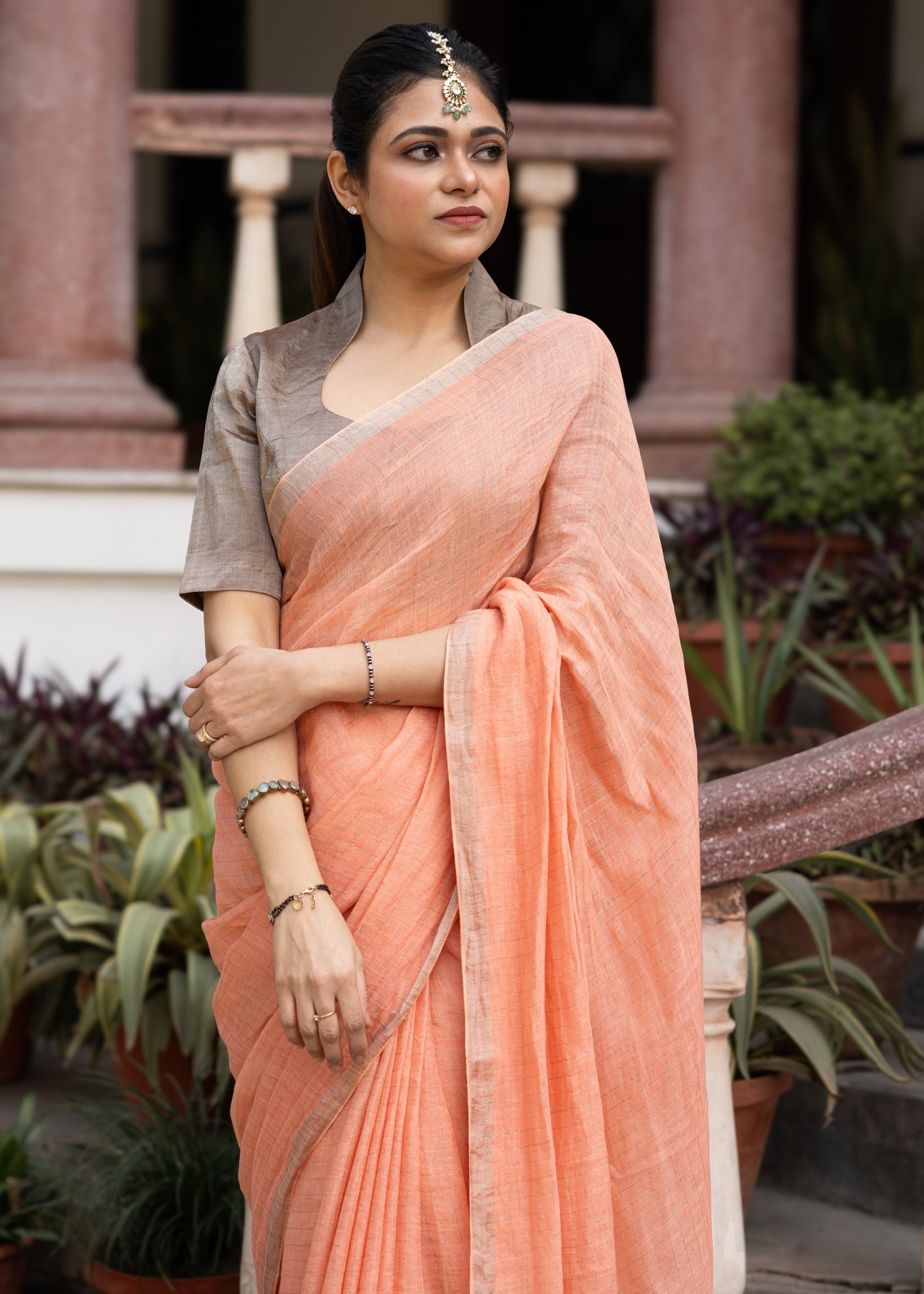 Pallu — Silver Zari Linen Saree - CiceroniSareePallu
