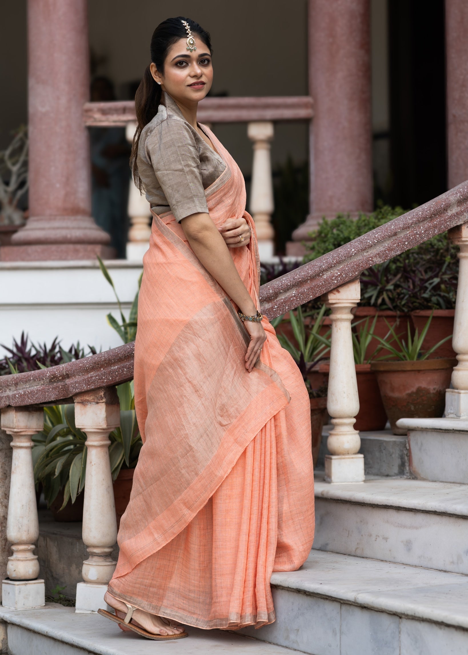 Pallu — Silver Zari Linen Saree - CiceroniSareePallu