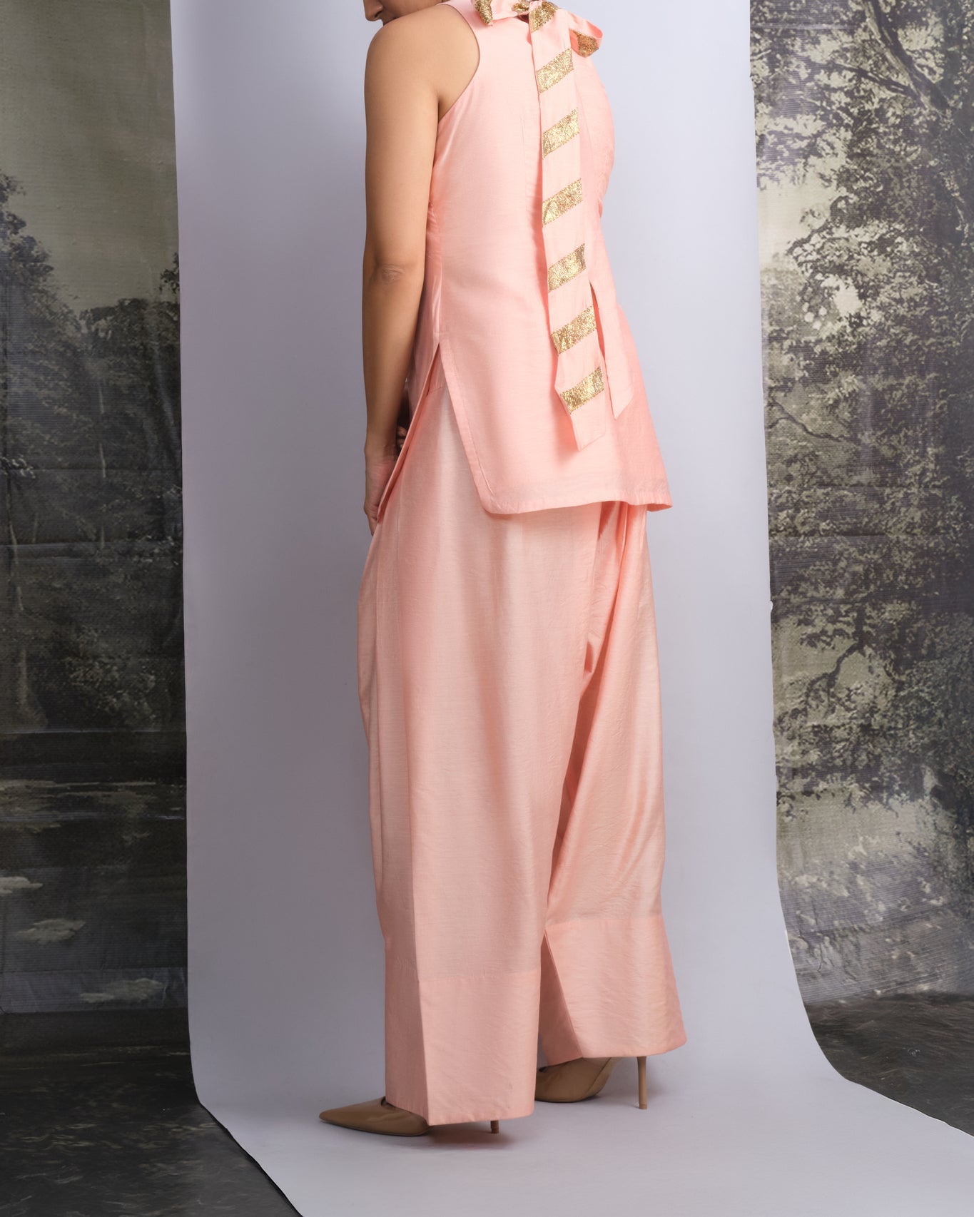 Peach Sleeveless In - Cut Kurta & Farshi Salwar Set - CiceroniKurta Set, Festive WearOtouto