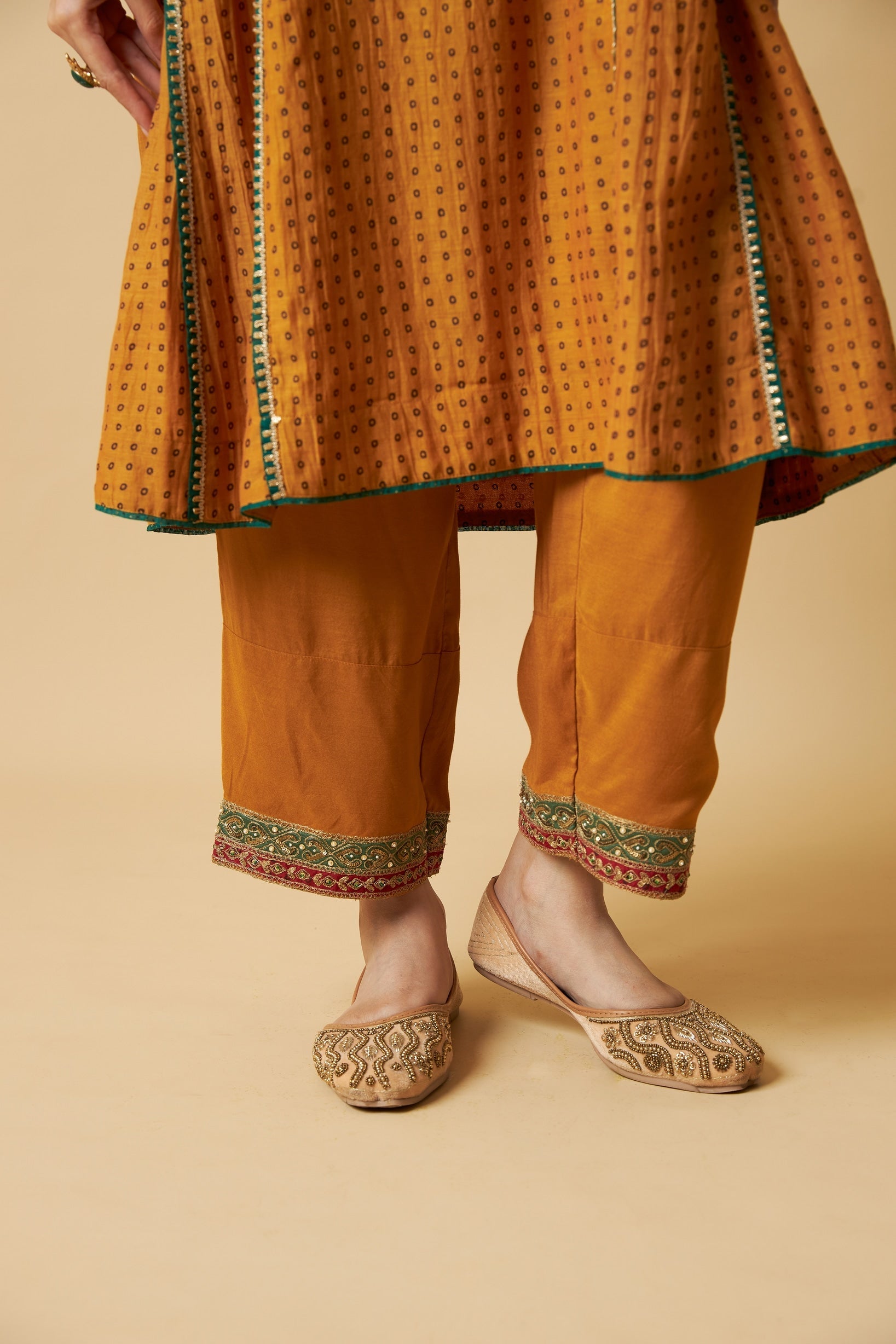 Peeli Pataka Embroidered Kurta Set- Set of 3 - CiceroniKurta Set, Festive WearPants and Pajamas