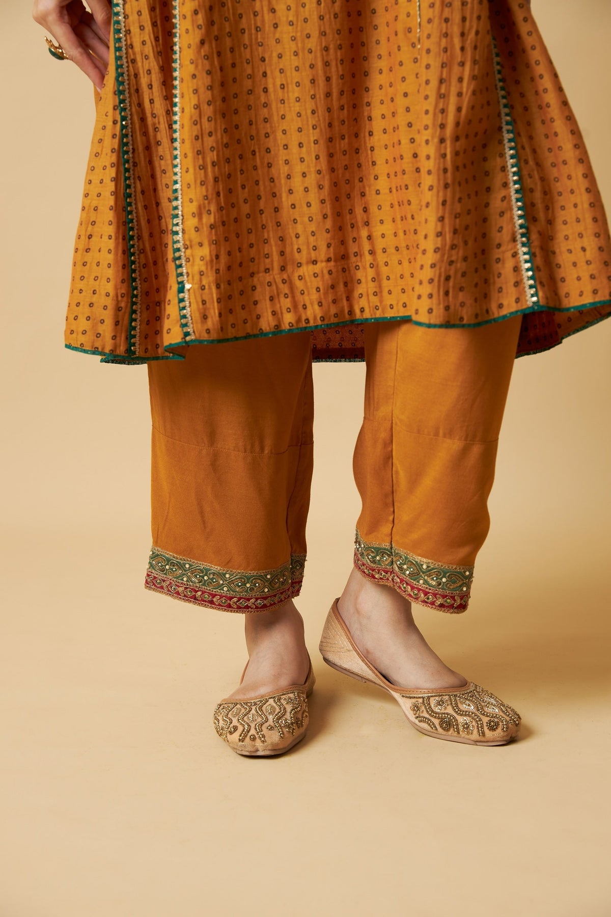 Peeli Pataka Embroidered Kurta Set- Set of 3 - CiceroniKurta Set, Festive WearPants and Pajamas