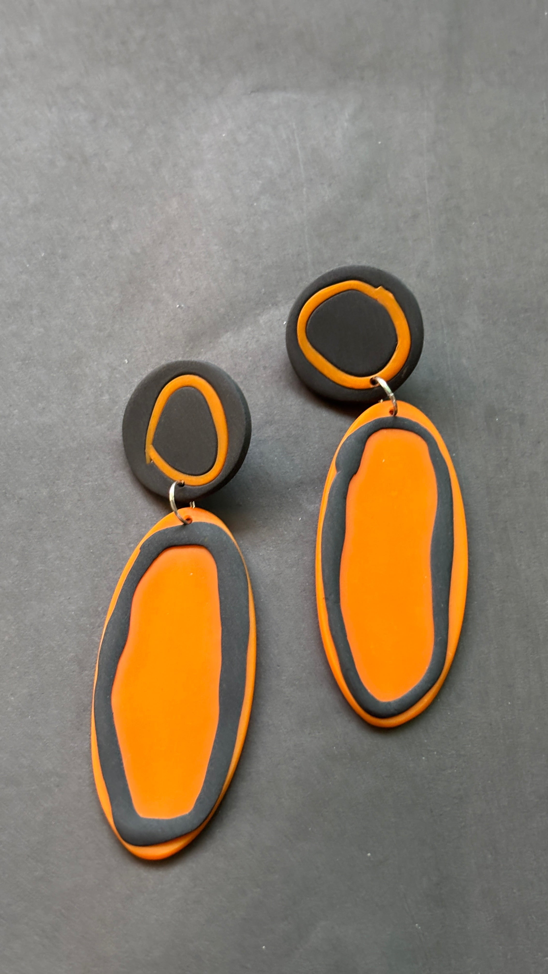 Playful Oval - CiceroniEarringsColoured Ears