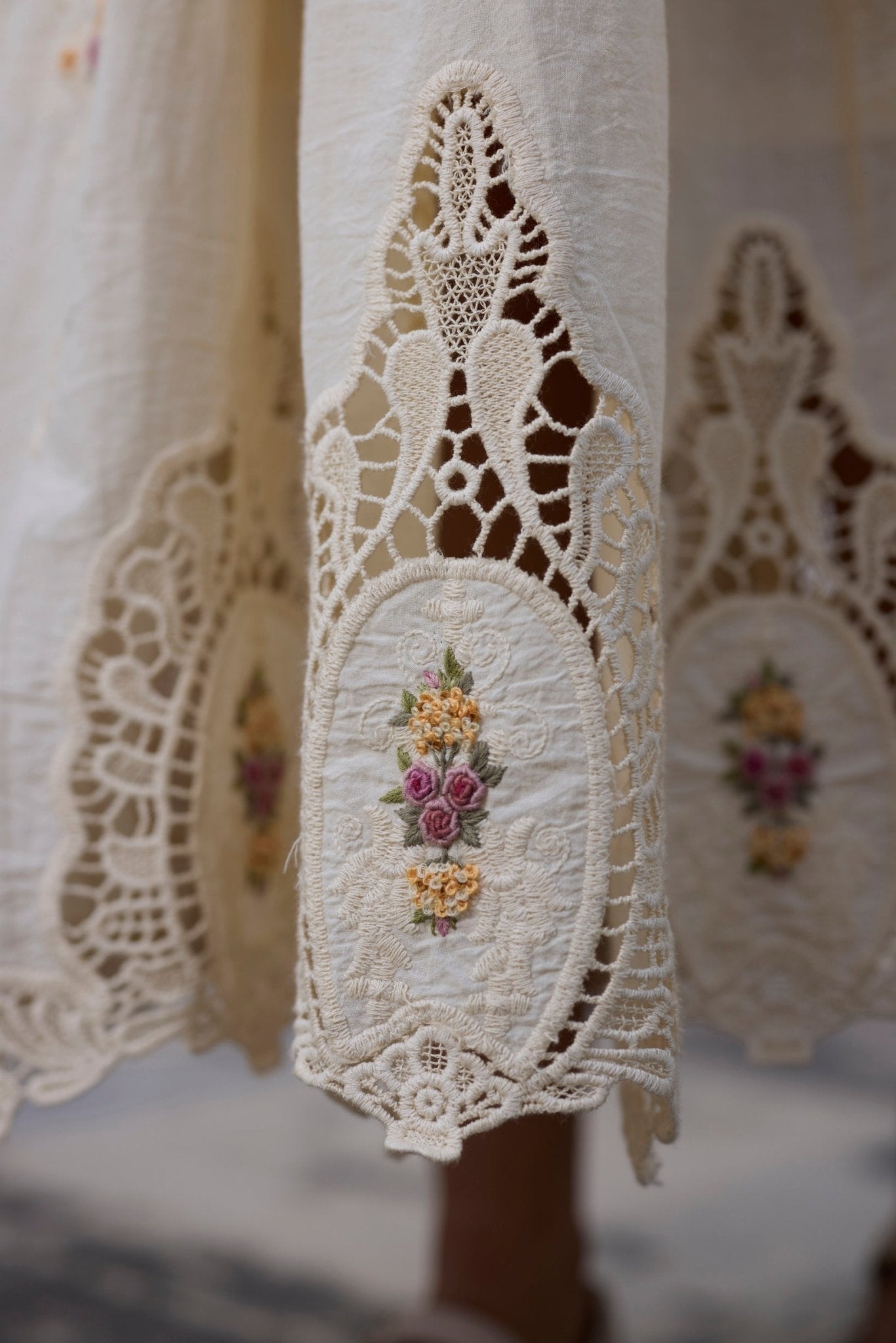 Primrose Skirt - Ecru and Red - CiceroniSkirtsKhyati Rughani