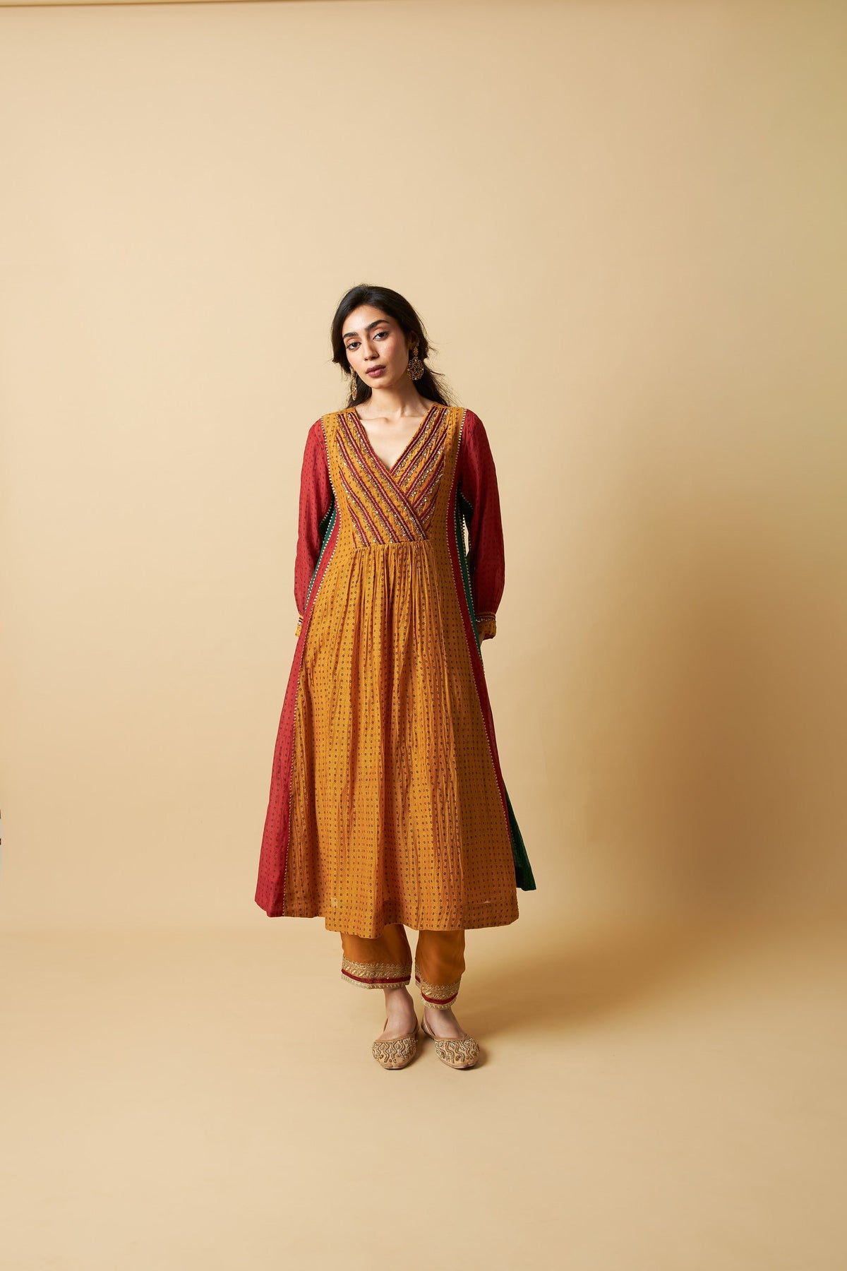Rang Rasiya Embroidered Kurta Set- Set of 2 - CiceroniKurta Set, Festive WearPants and Pajamas
