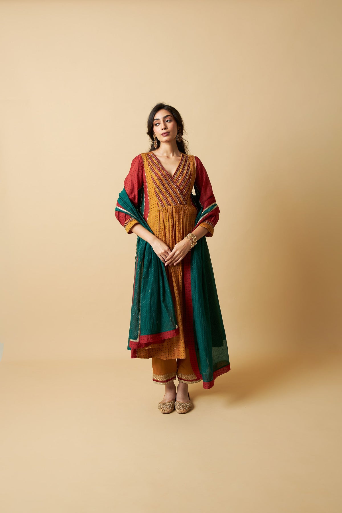 Rang Rasiya Embroidered Kurta Set- Set of 3 - CiceroniKurta Set, Festive WearPants and Pajamas