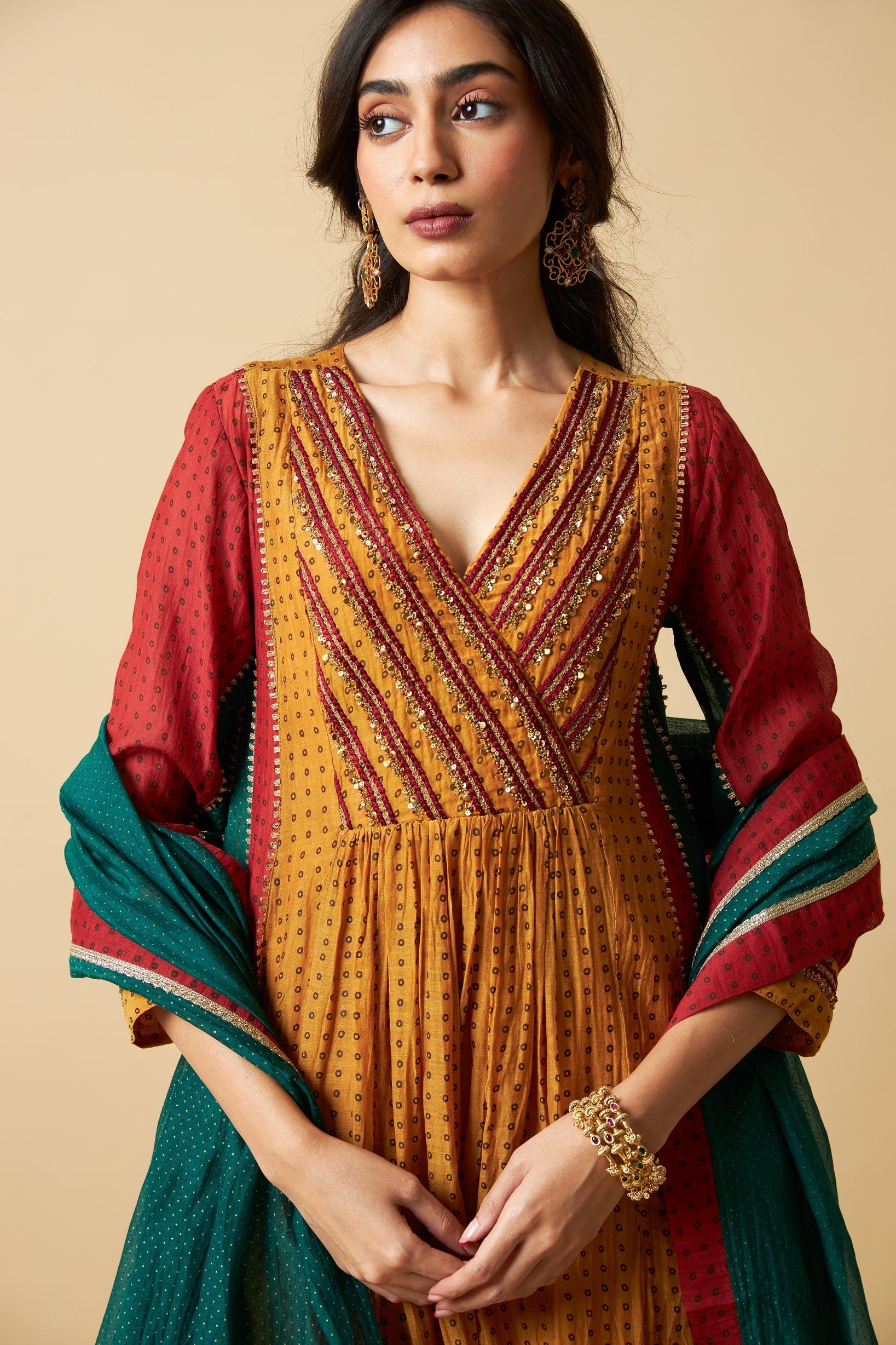 Rang Rasiya Embroidered Kurta Set- Set of 3 - CiceroniKurta Set, Festive WearPants and Pajamas