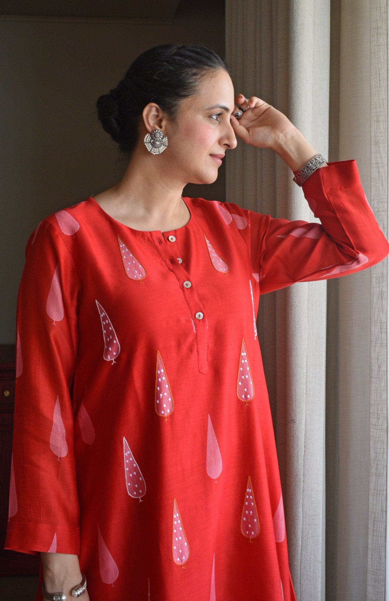 Red Chanderi Kurta with Off White Chanderi Scallop Pyjama - CiceroniKurta Set, Festive wearHouse of Moxa