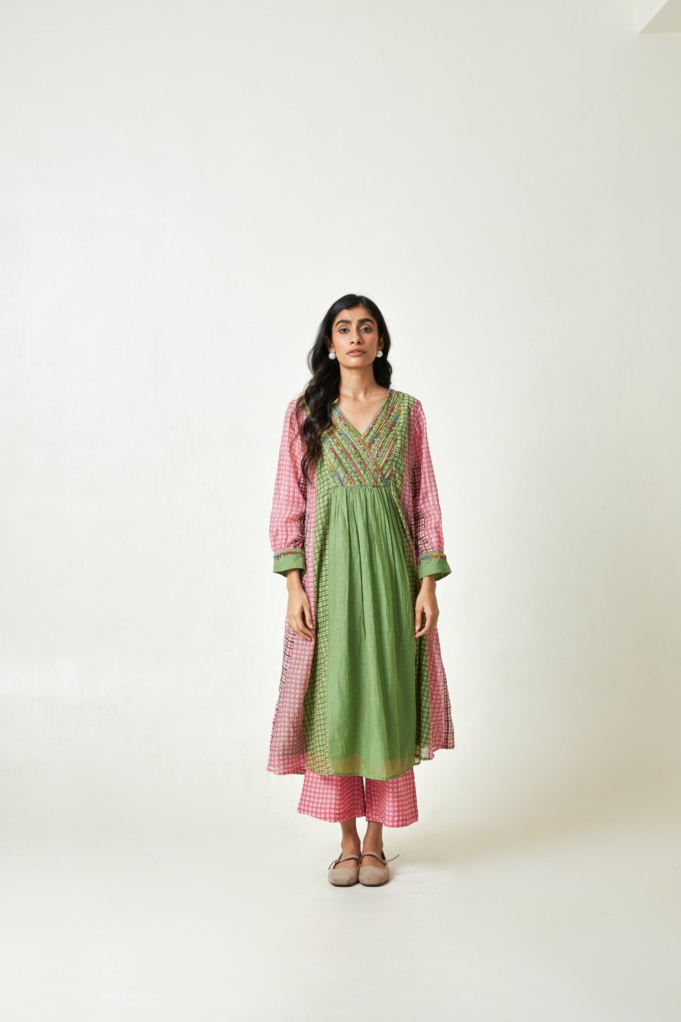 Roseglow Embroidered Kurta Set - CiceroniKurta SetPants and Pajamas