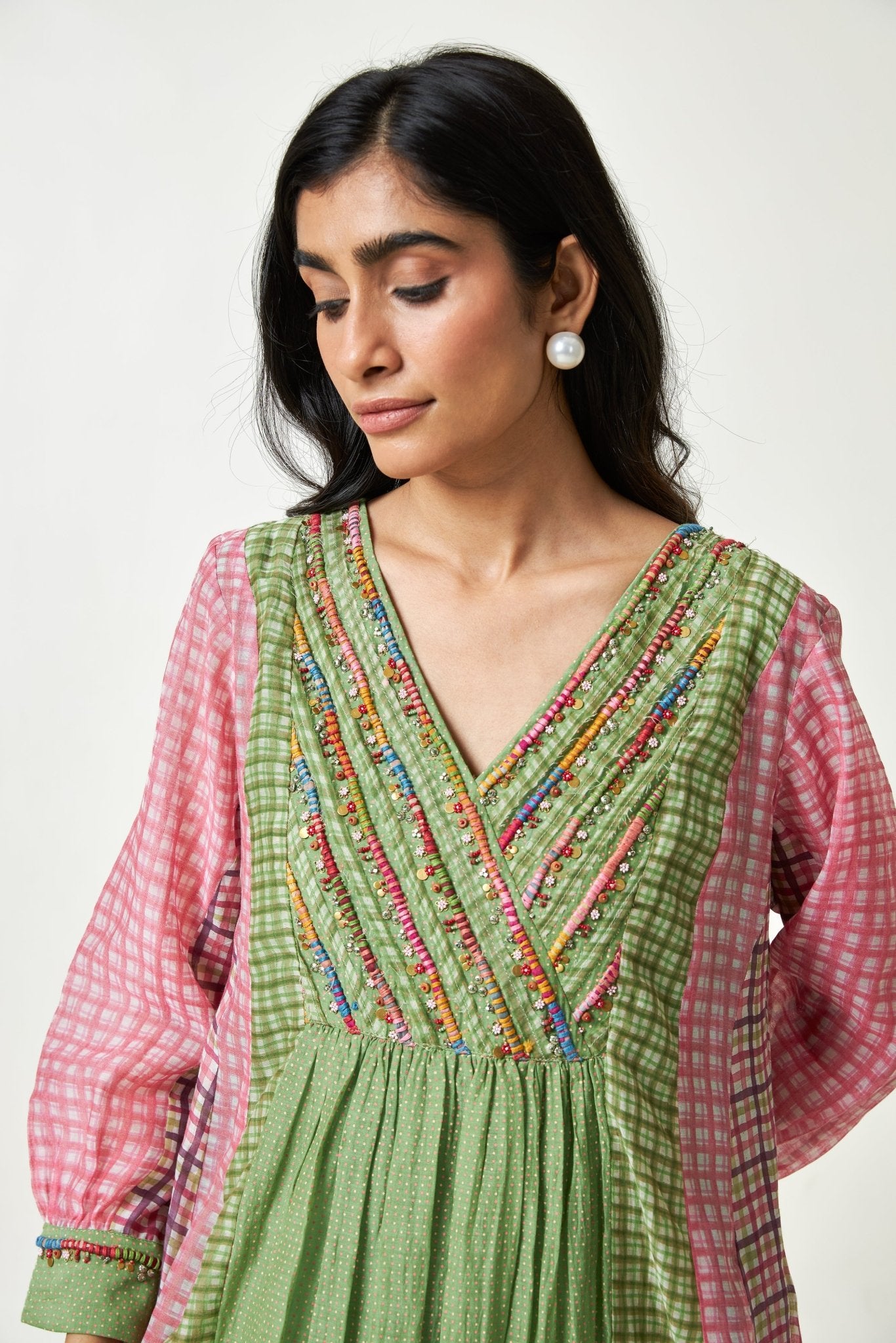 Roseglow Embroidered Kurta Set - CiceroniKurta SetPants and Pajamas
