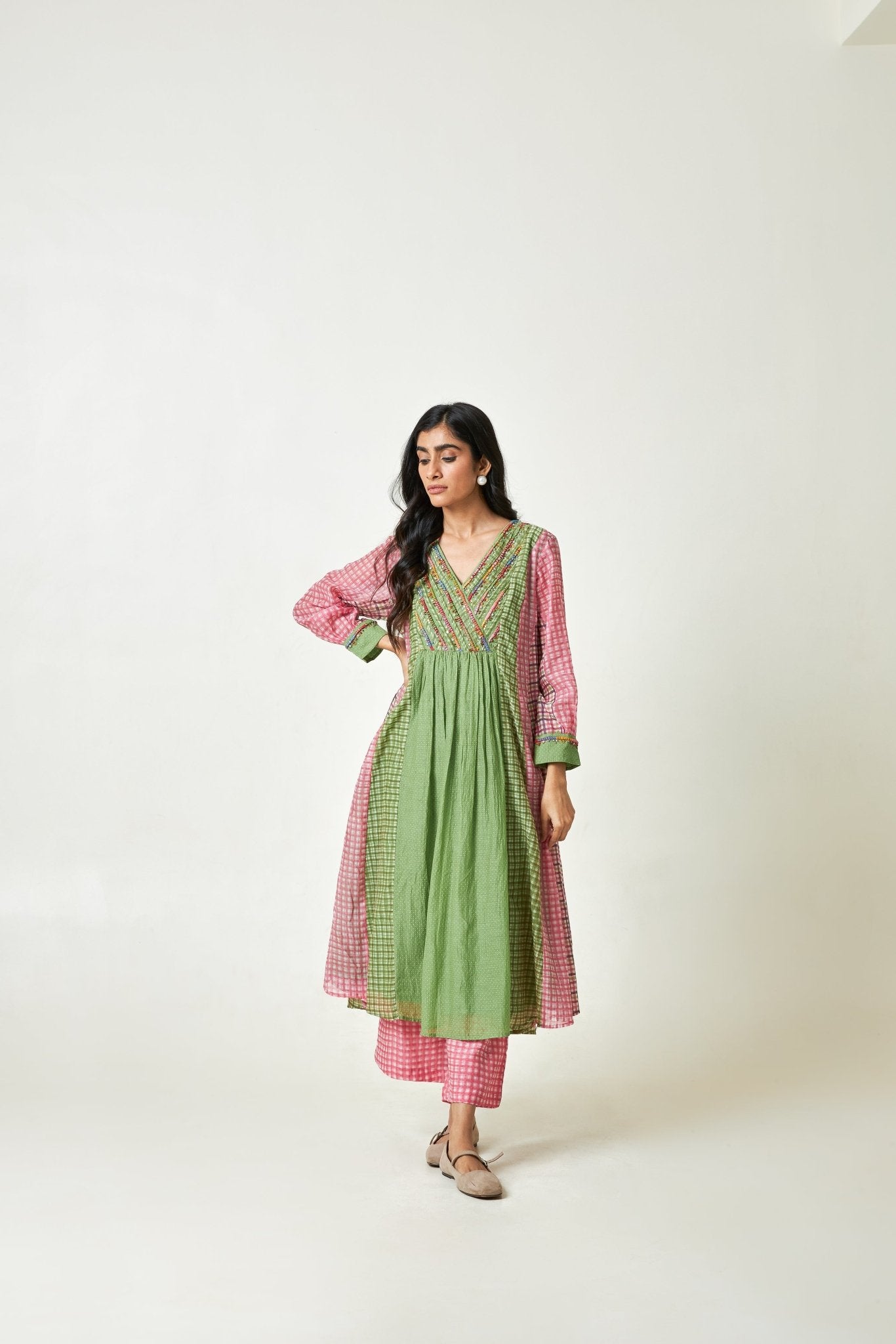 Roseglow Embroidered Kurta Set - CiceroniKurta SetPants and Pajamas