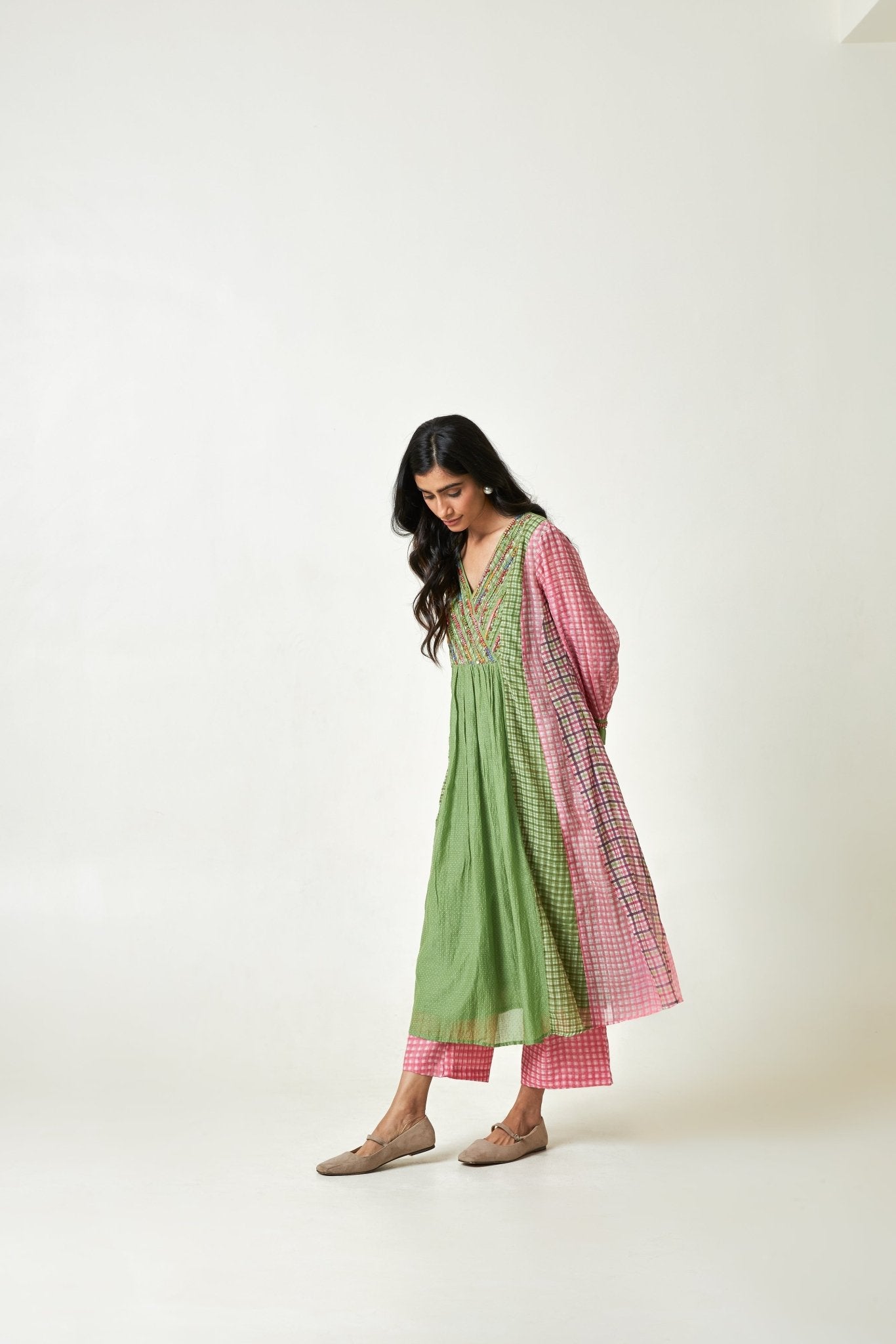 Roseglow Embroidered Kurta Set - CiceroniKurta SetPants and Pajamas
