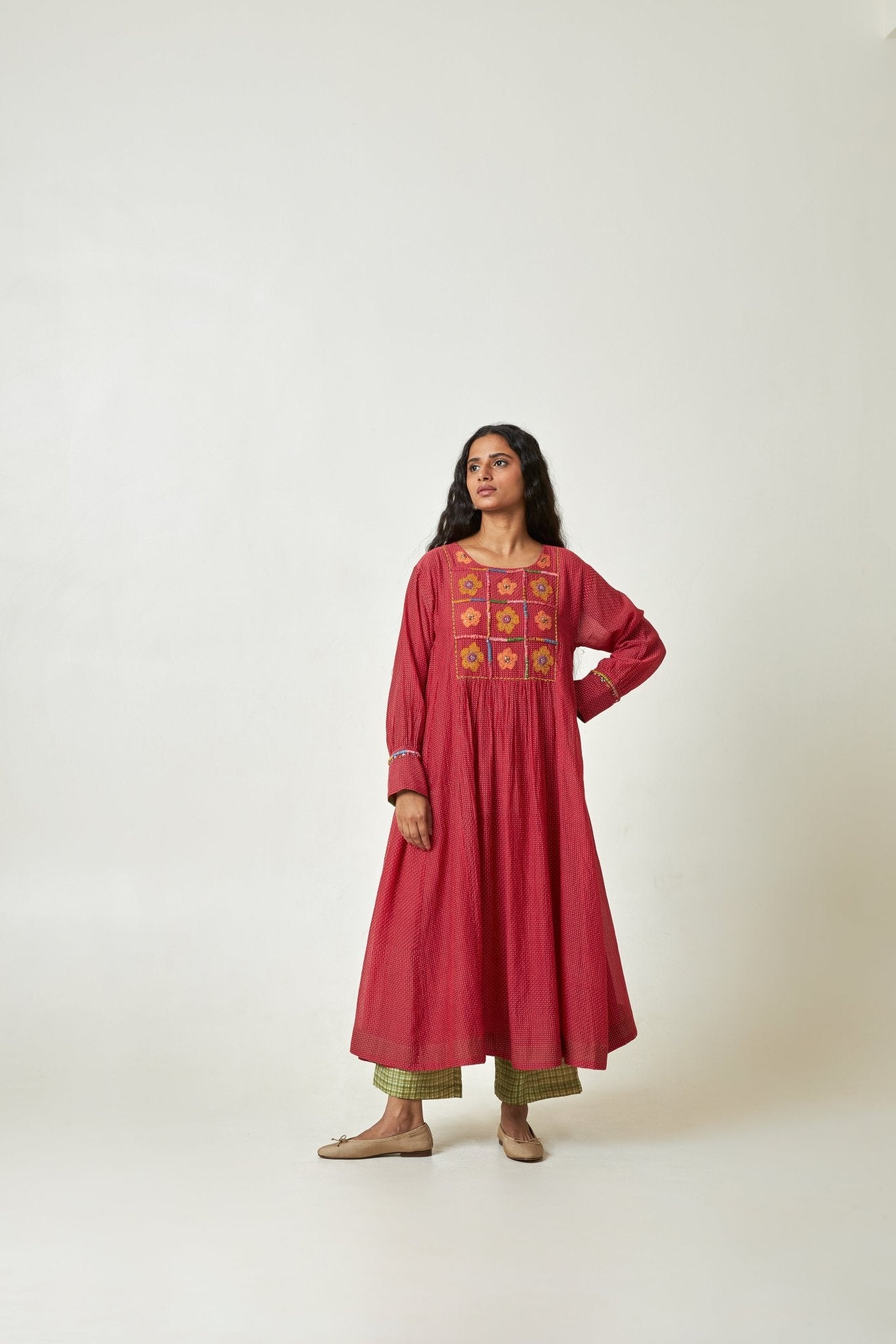 Scarlet Bloom Embroidered Kurta Set - CiceroniKurta SetPants and Pajamas