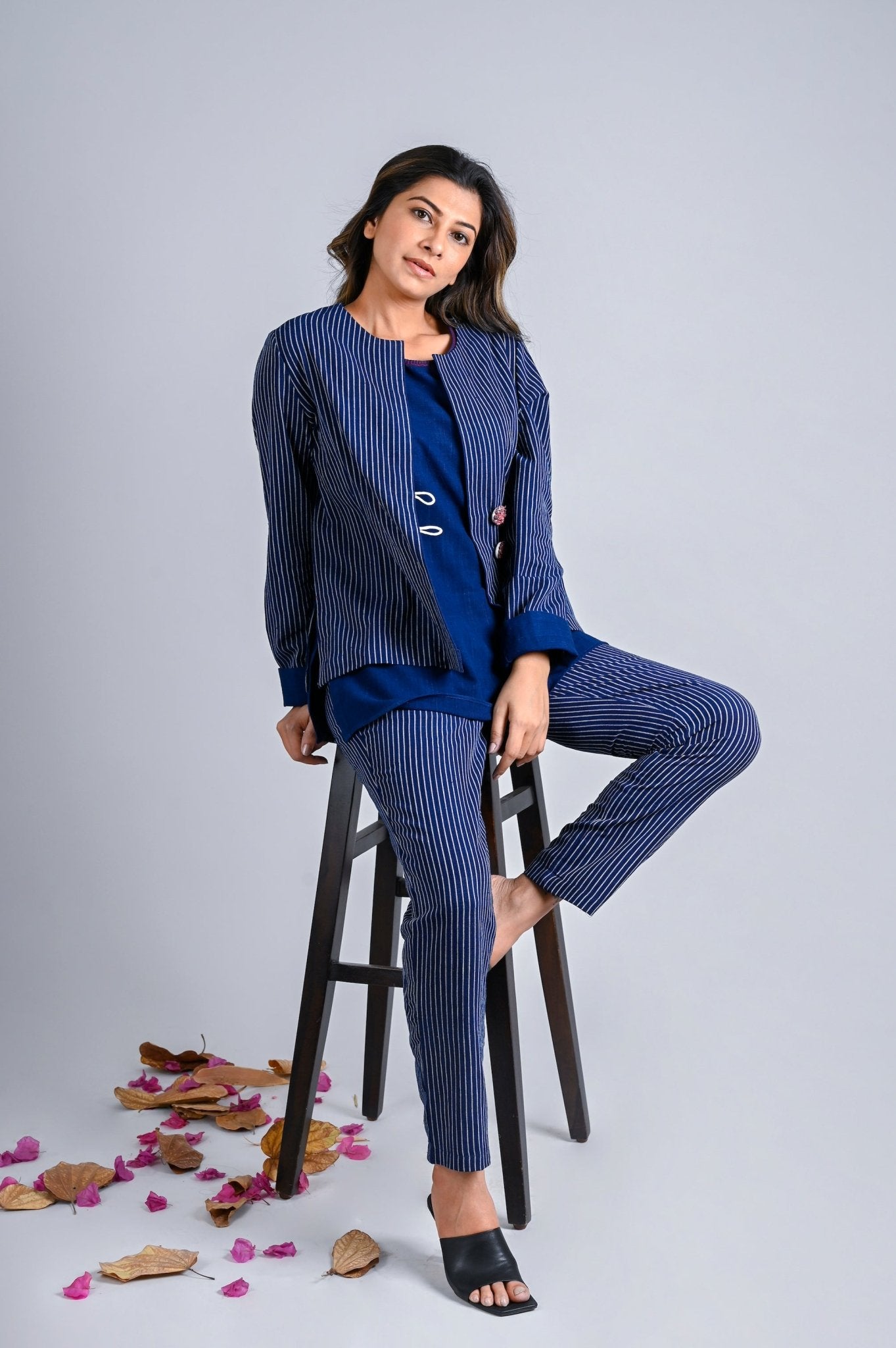 Short Fold Up Sleeve Jacket - CiceroniJacketsRang by Rajvi