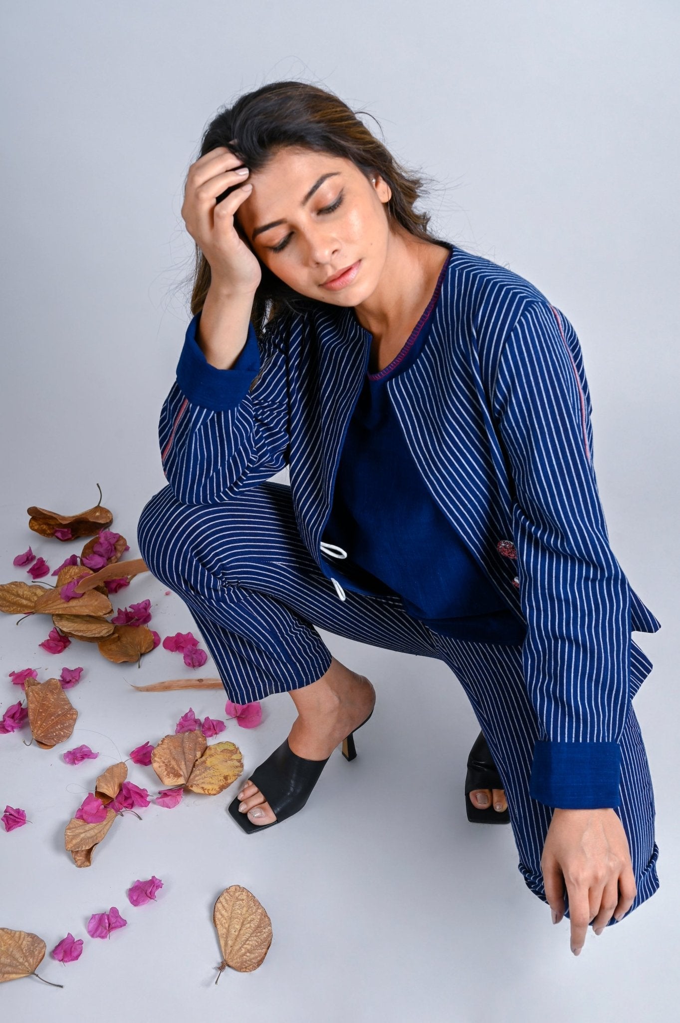 Short Fold Up Sleeve Jacket - CiceroniJacketsRang by Rajvi