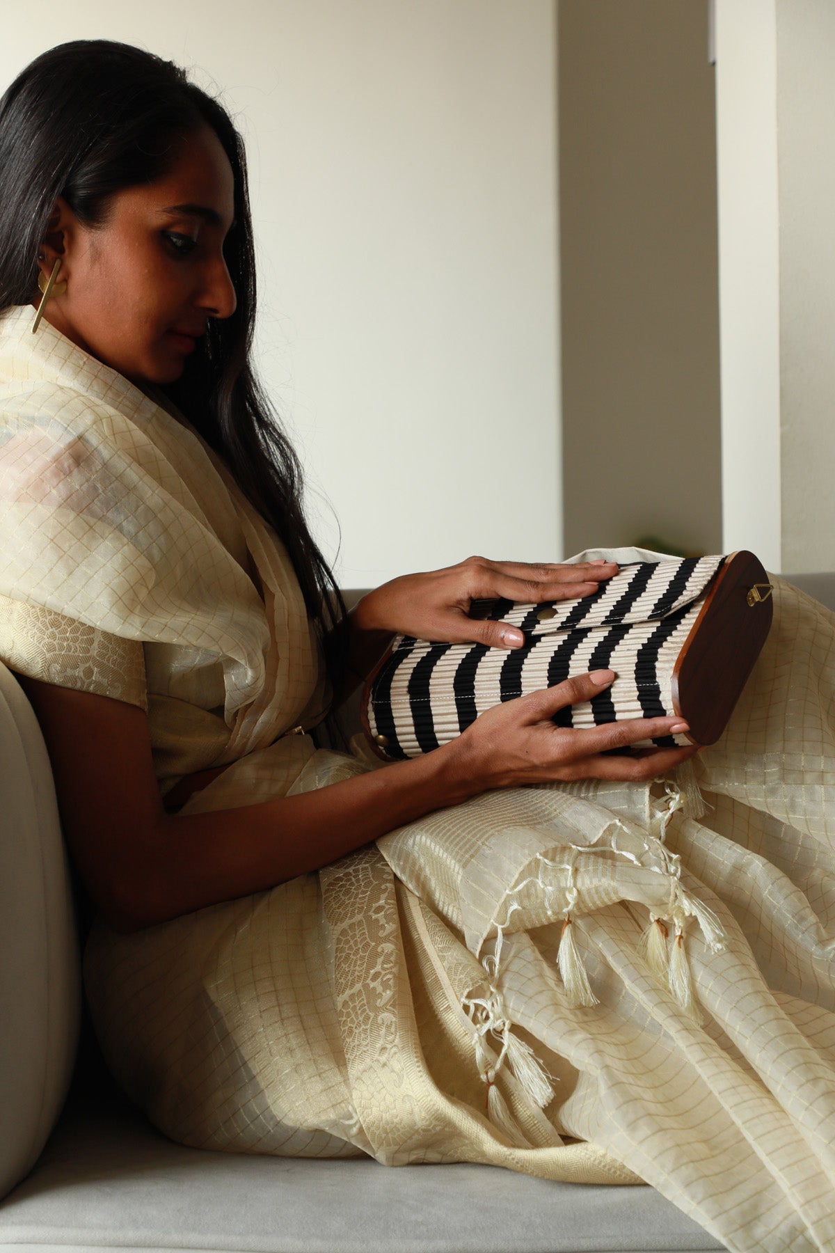 Siden Upcycled Capsule Clutch - CiceroniClutchLukka Chuppi