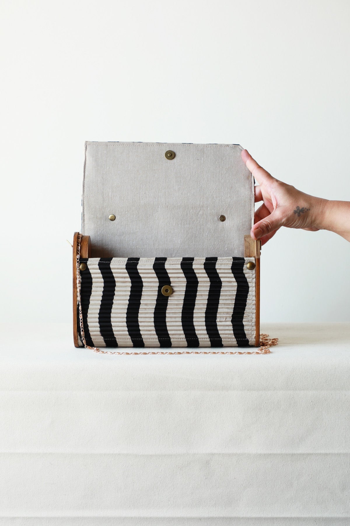 Siden Upcycled Capsule Clutch - CiceroniClutchLukka Chuppi