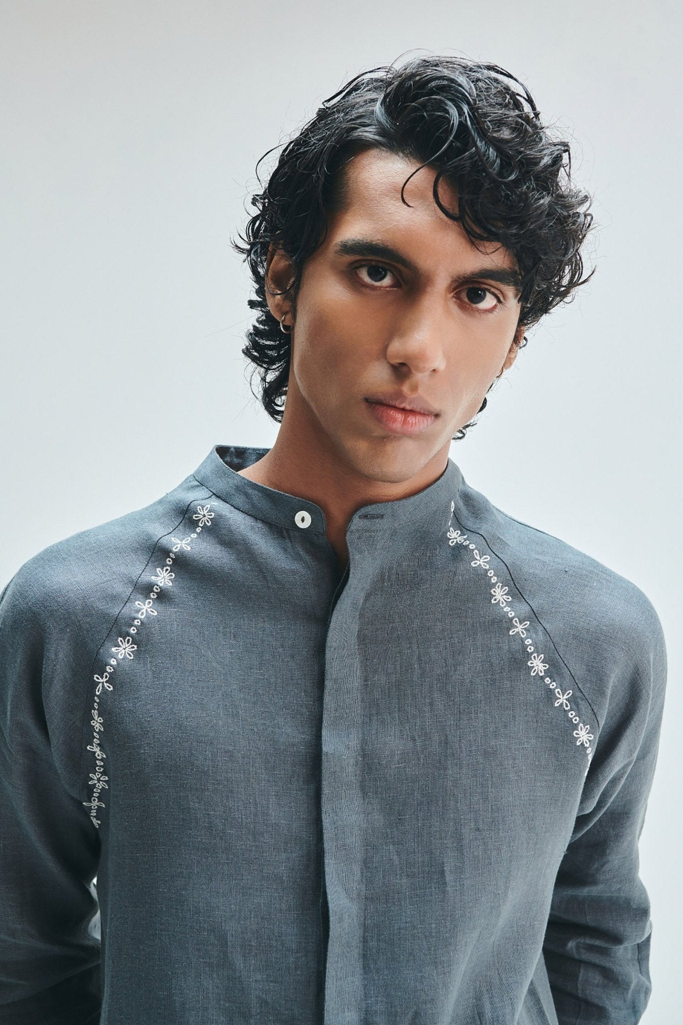 Slate Linen Embroidered Men's Raglan Shirt - CiceroniShirtSaphed