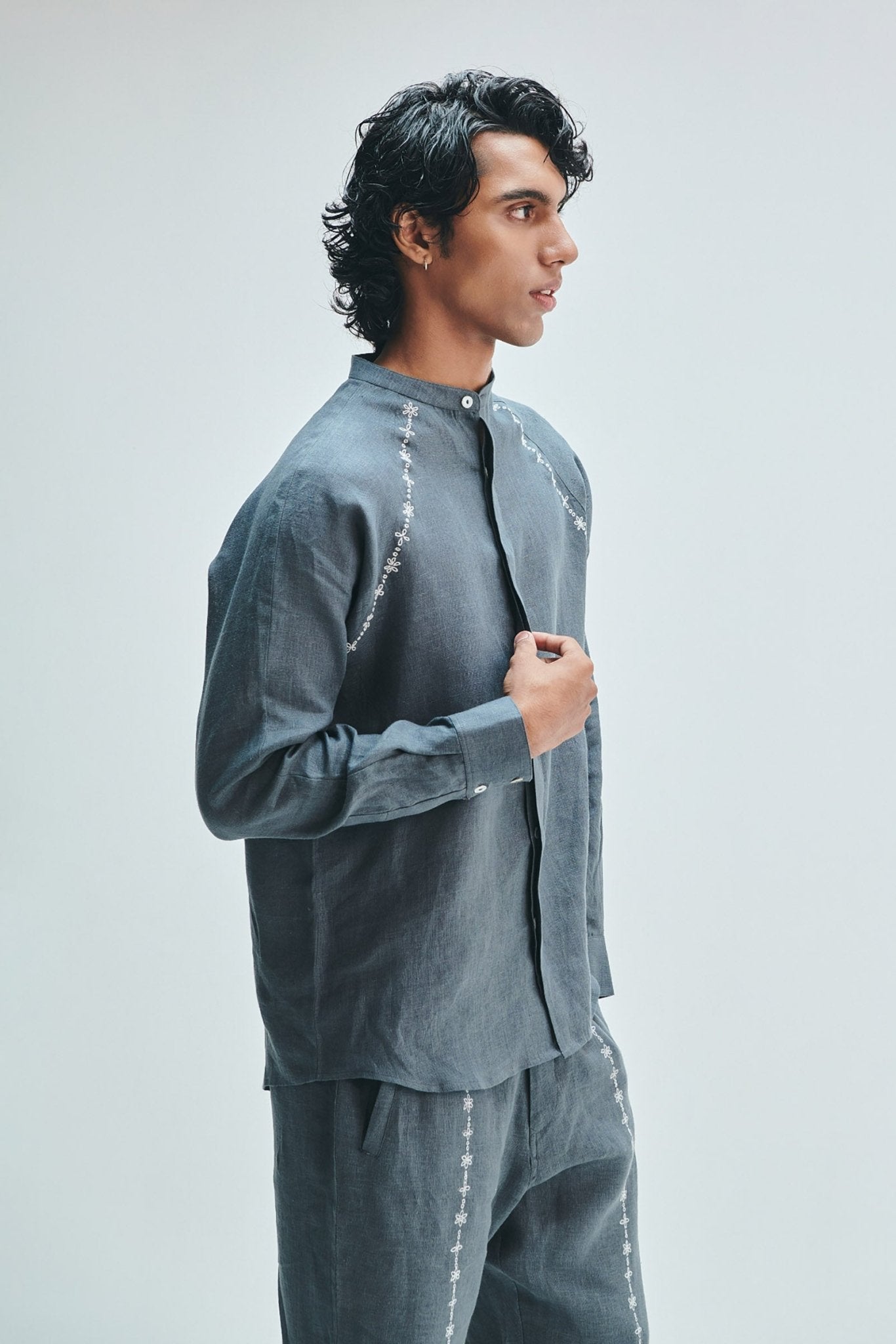 Slate Linen Embroidered Men's Raglan Shirt - CiceroniShirtSaphed