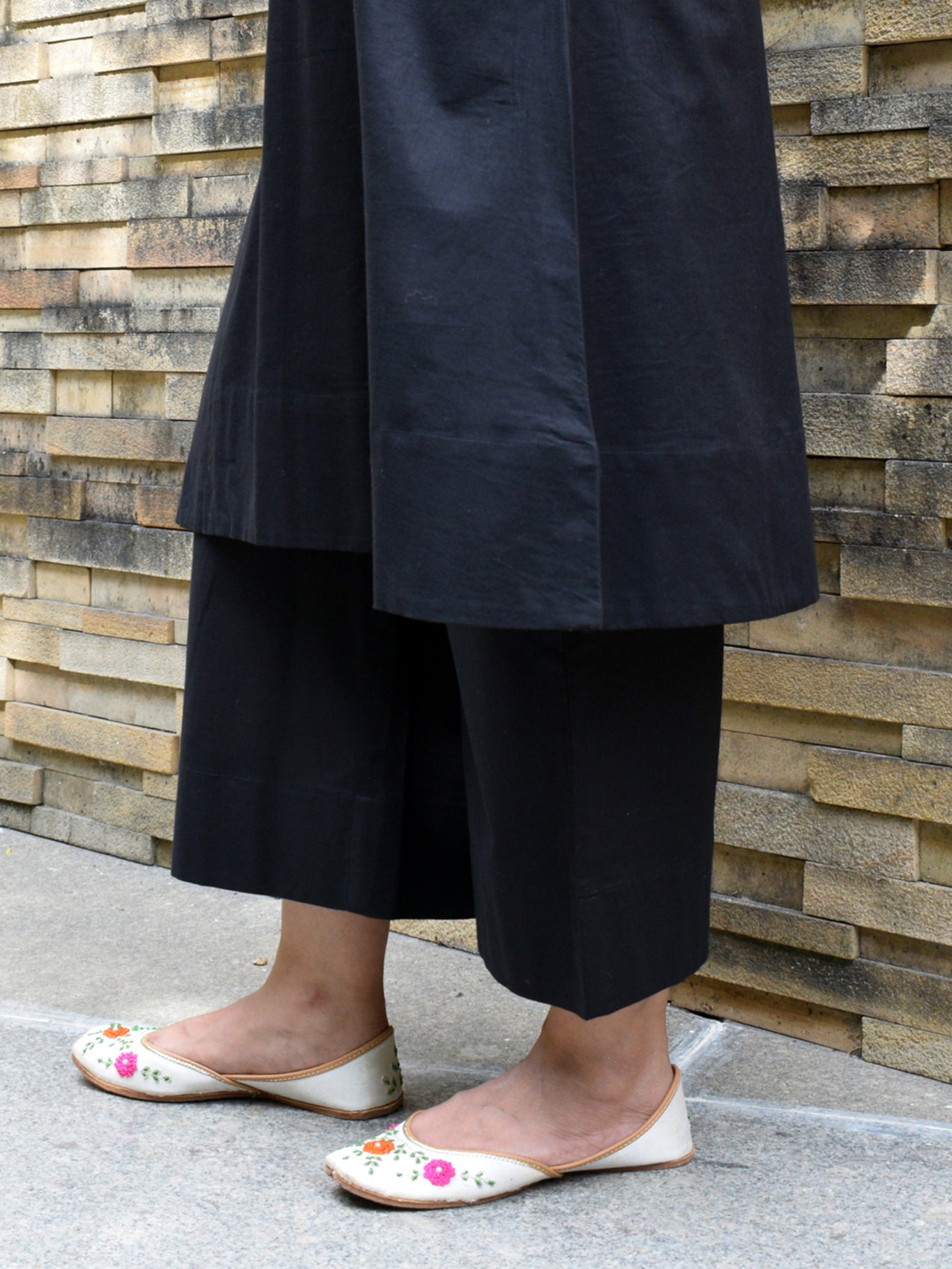 Sunkissed White and Black Basic Pyjama - Set of 2 - CiceroniPantsHouse of Moxa