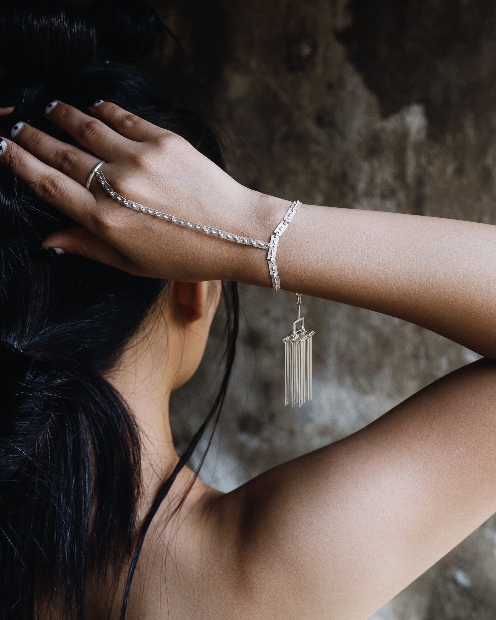 Sway Hand Harness - CiceroniBraceletsBaka