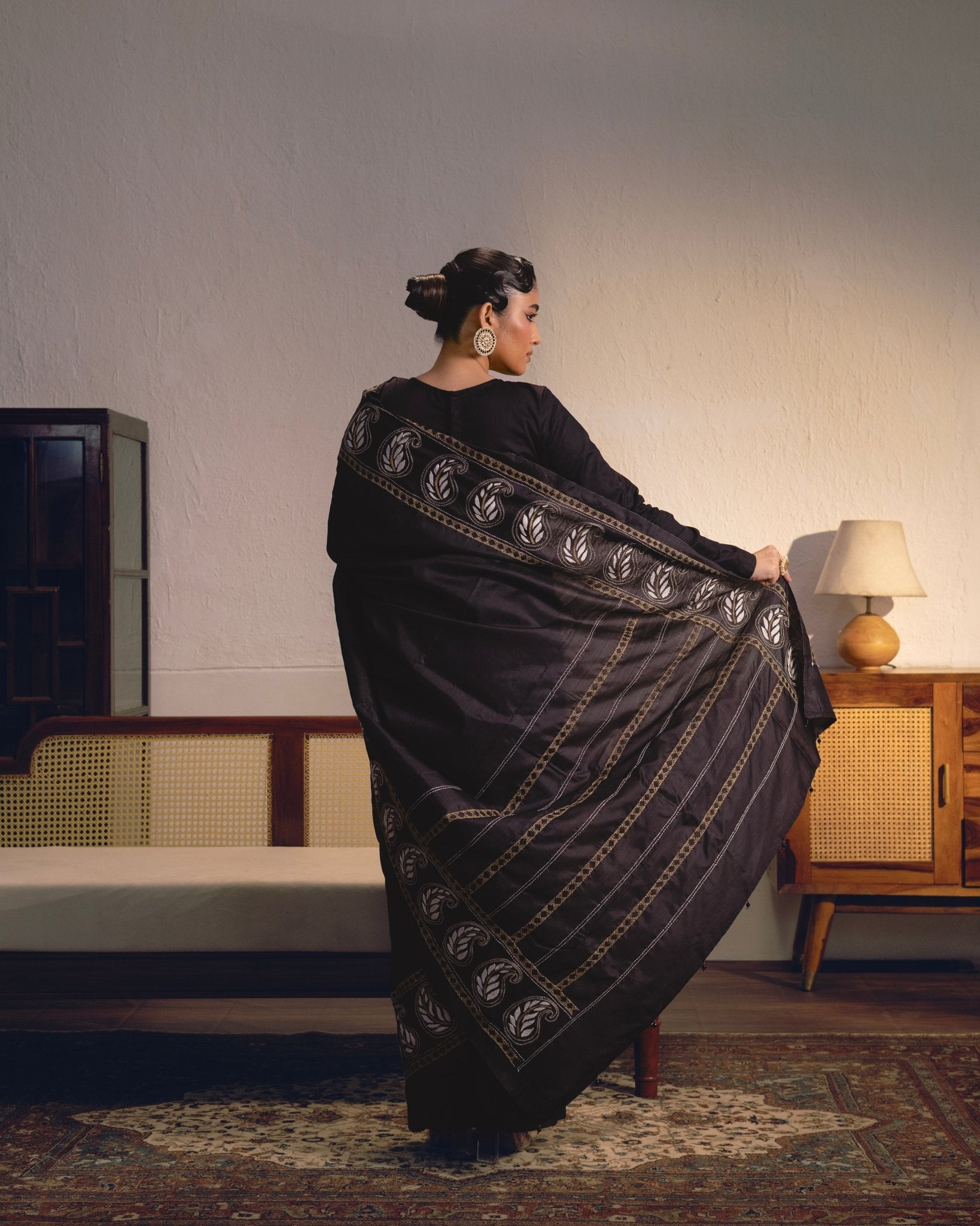 Thumri - Black - CiceroniSareeIra