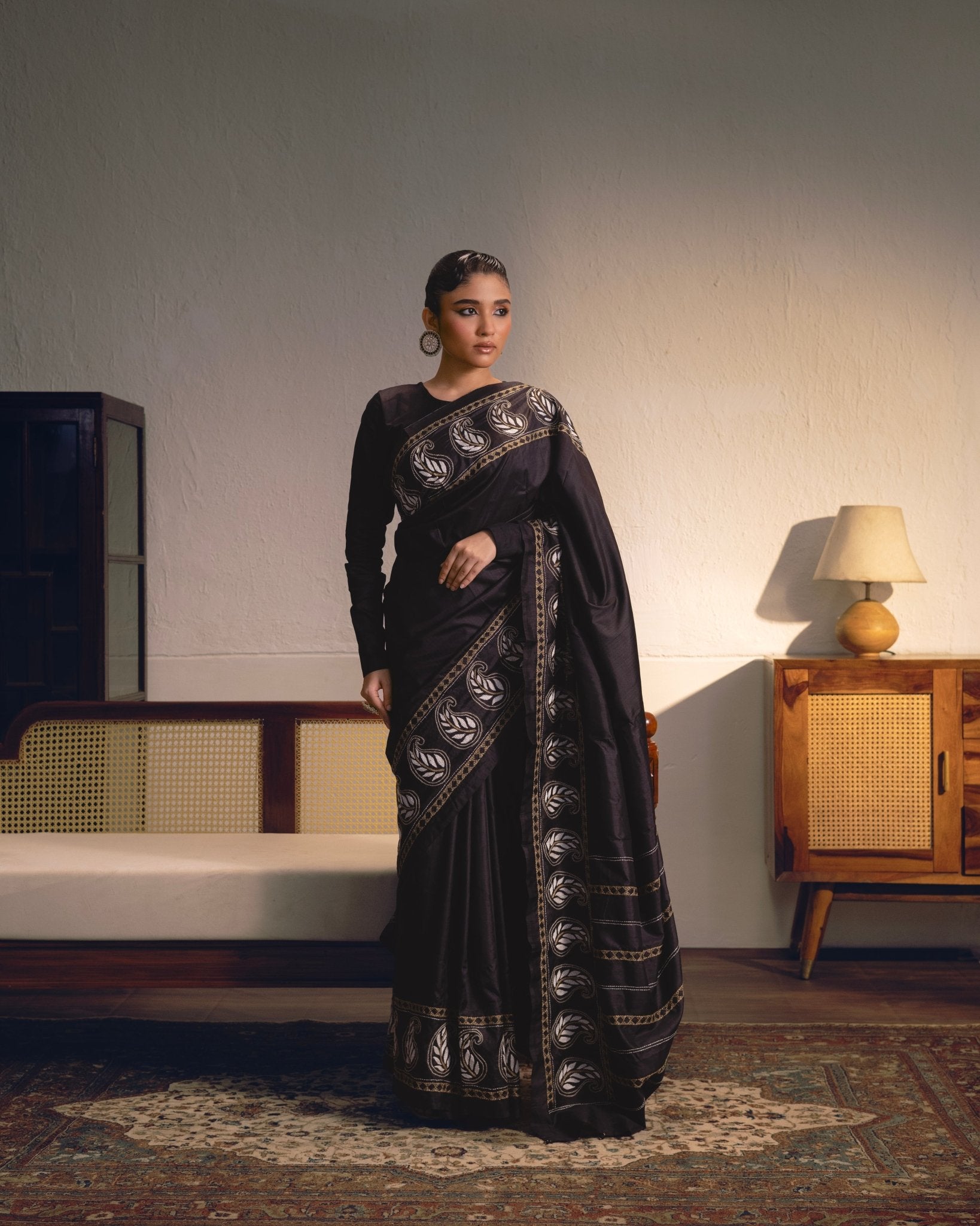 Thumri - Black - CiceroniSareeIra