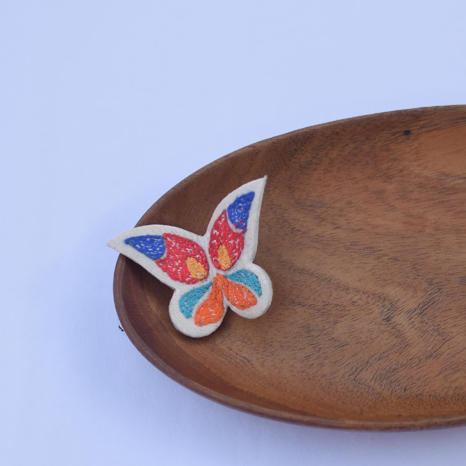 Titli Brooch - White - CiceroniBroochPaulami