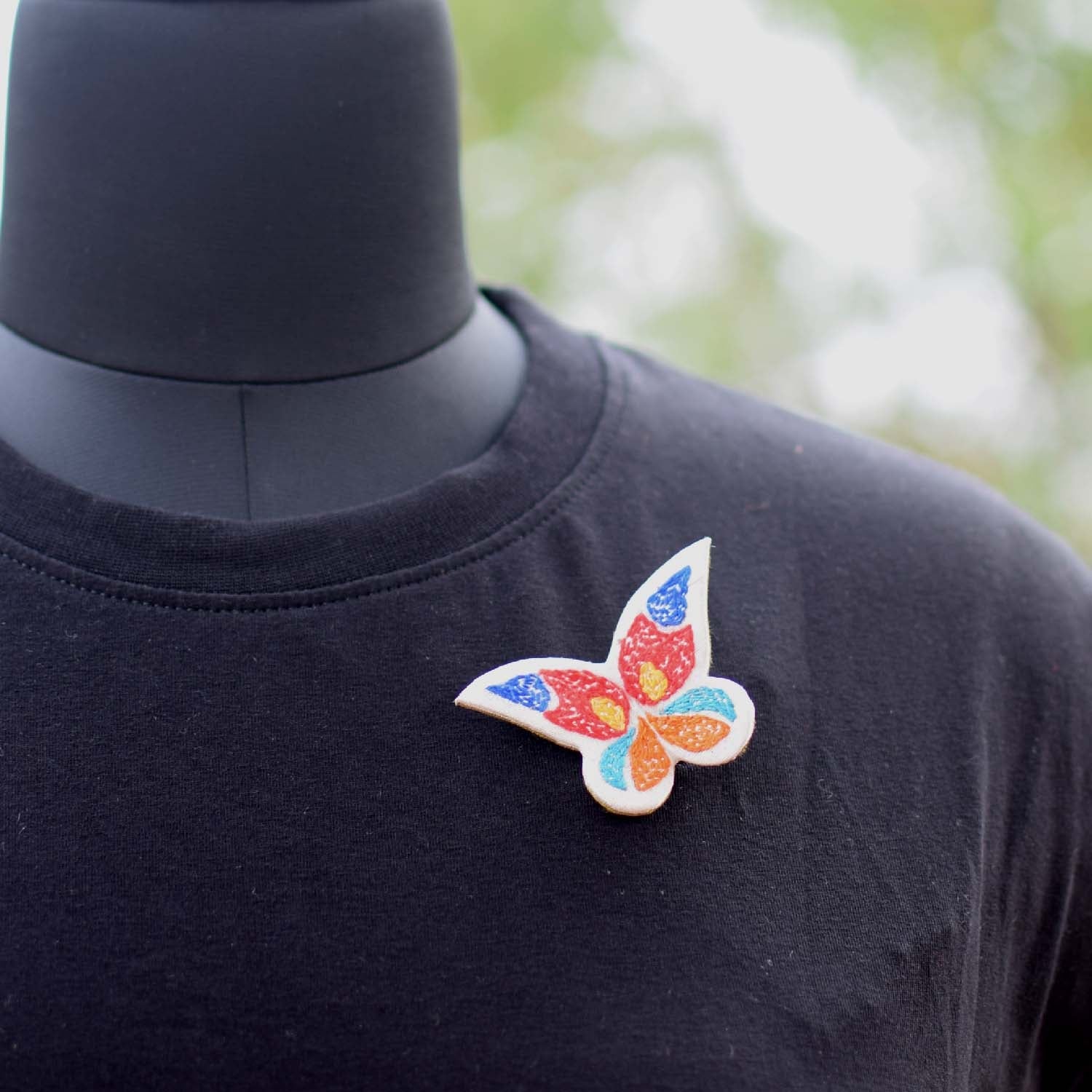 Titli Brooch - White - CiceroniBroochPaulami