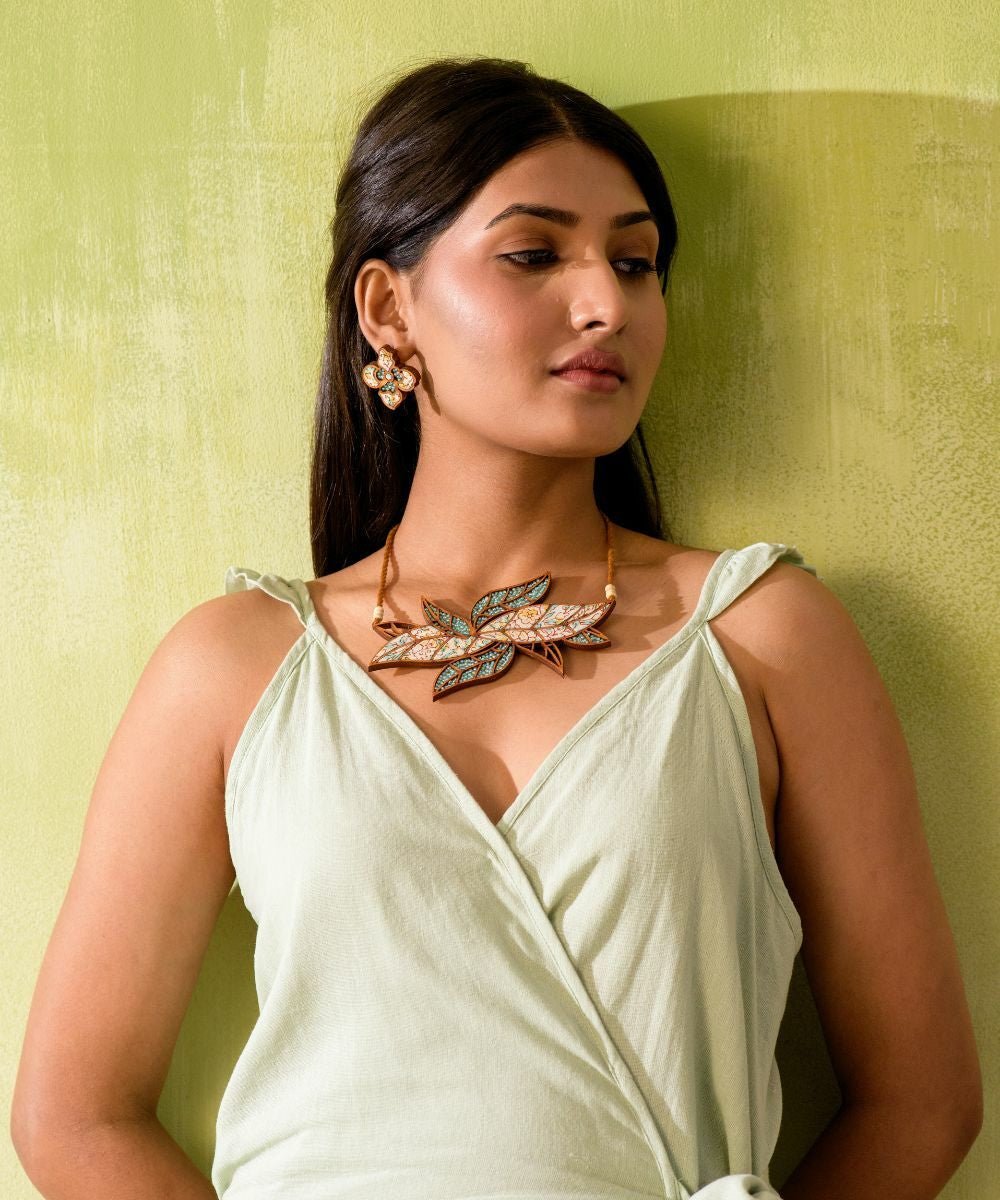 Turquoise White Bloom Leaf Motif Necklace - CiceroniNecklaceWhe by Abira