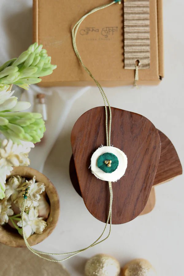 Upcycled Rakhi - Circular - Green and White - CiceroniRakhiLukka Chuppi