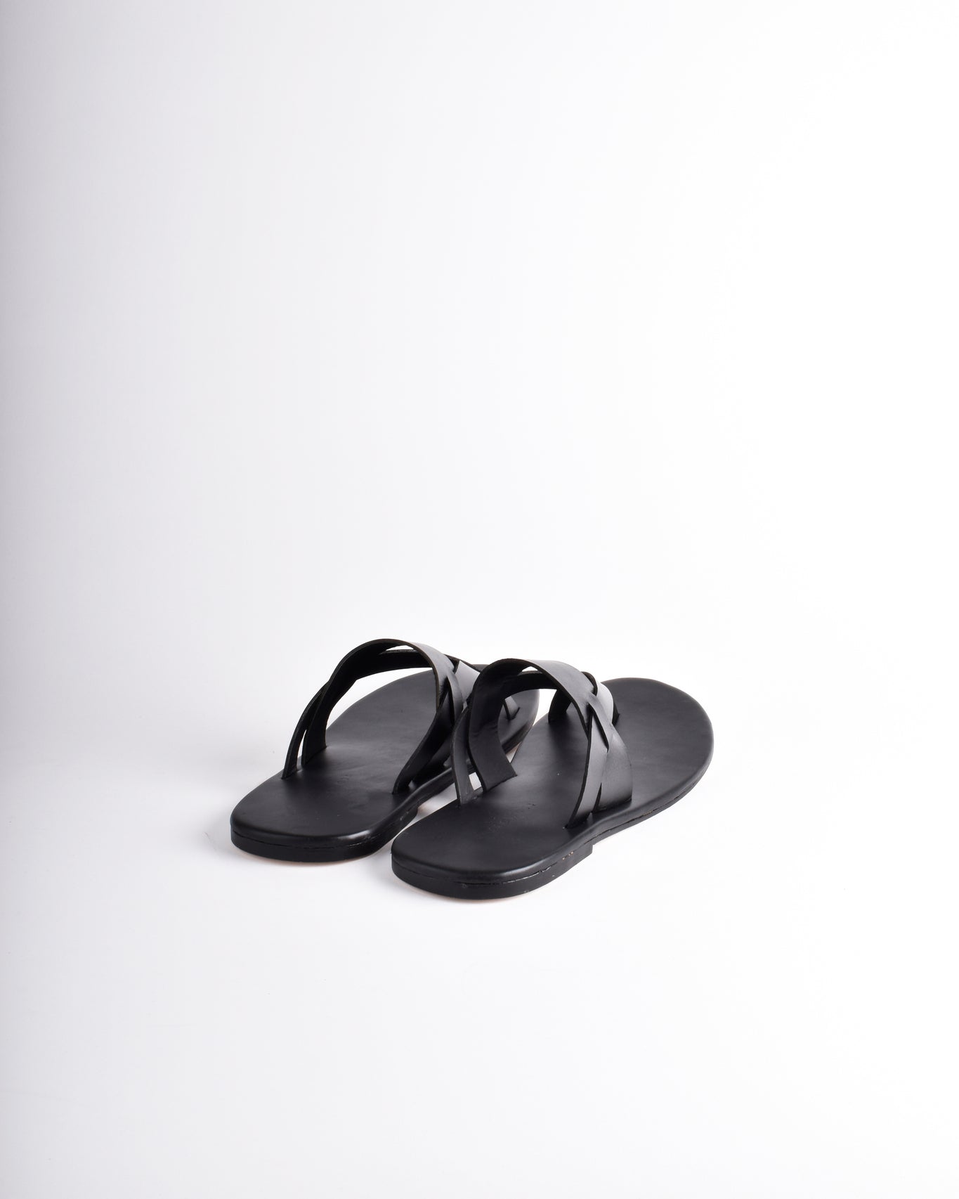 V - Strap Mens Chappals - CiceroniFlatsSlomotion