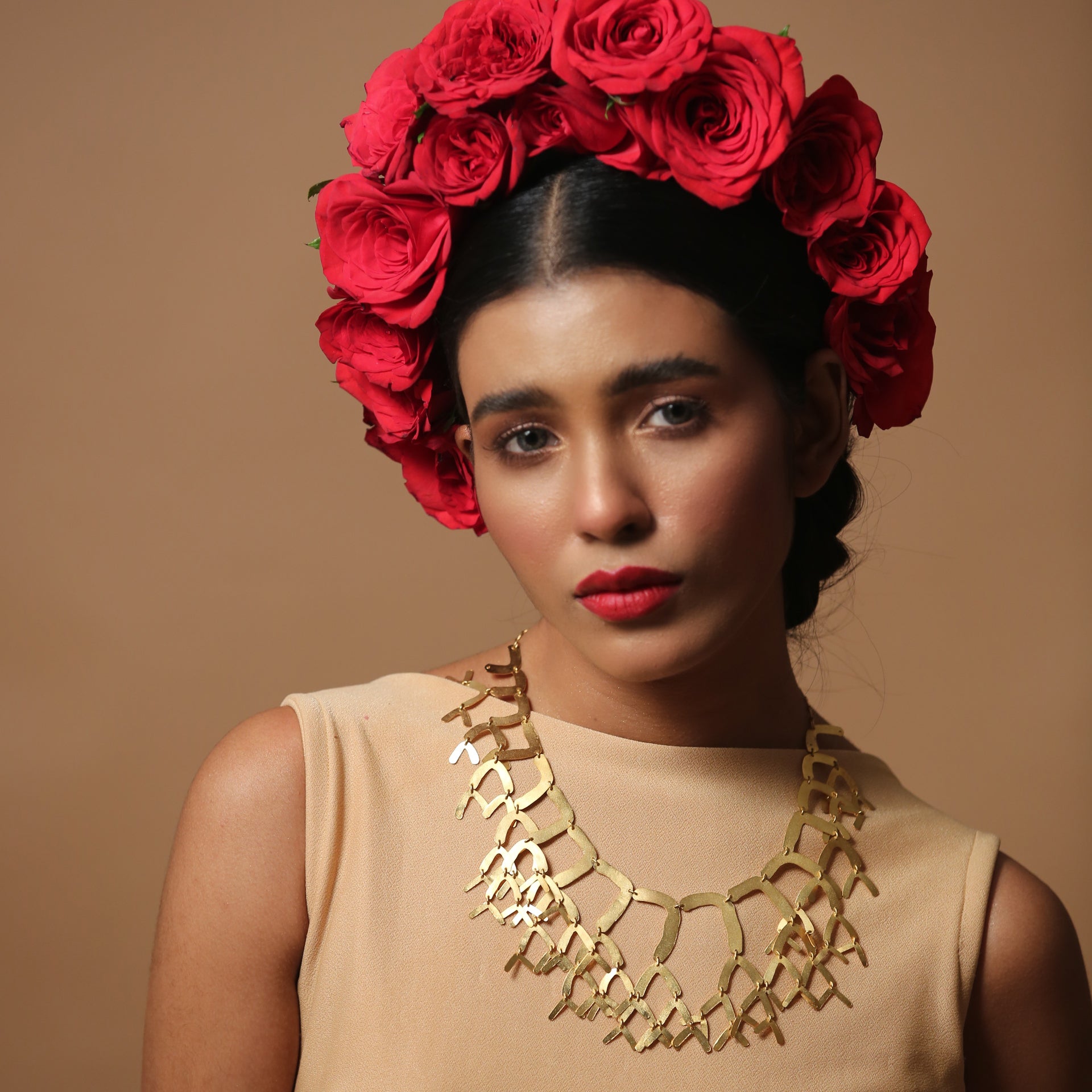 Whisper Light Neckpiece - CiceroniNeckpieceZaza by Somya