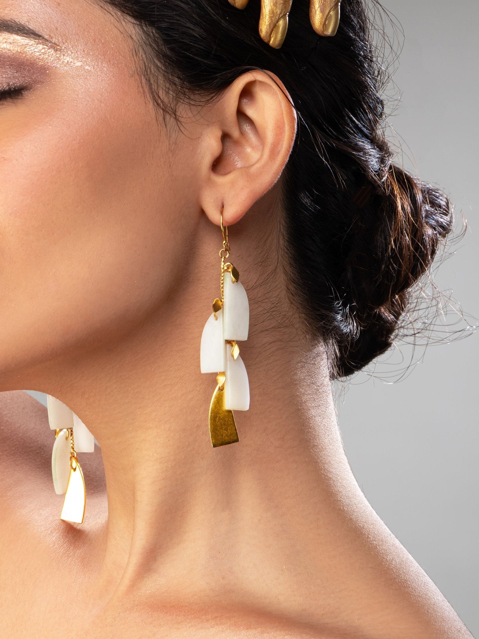 White agate Dangler - CiceroniEarringsRumri