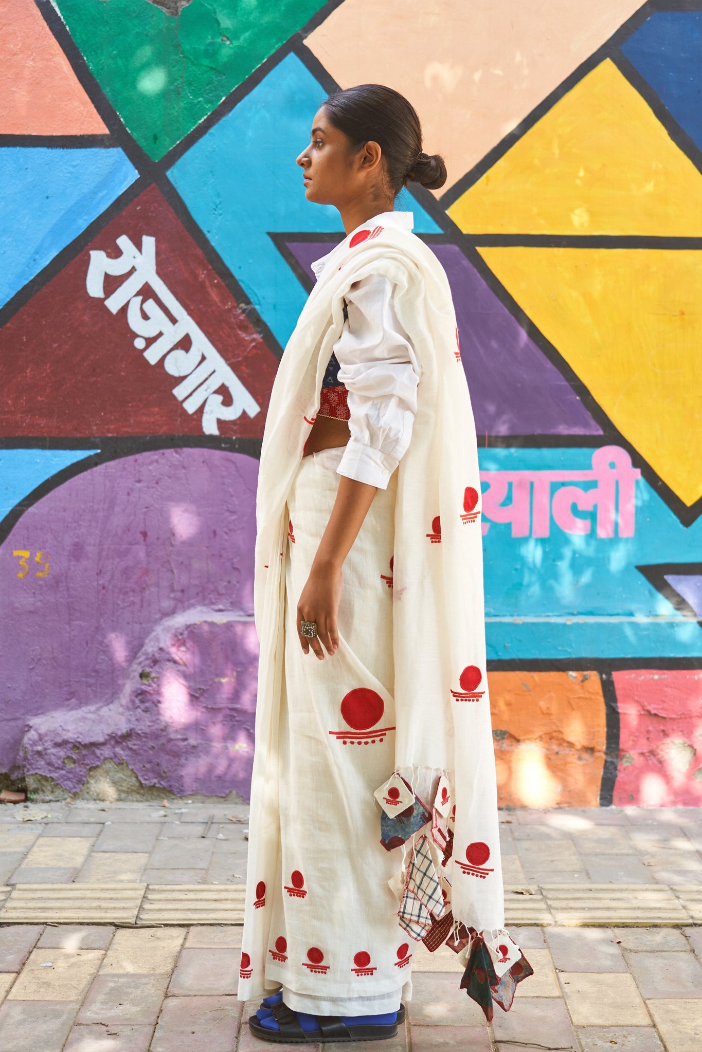 White Bindi Saree - Linen - CiceroniSareePrathaa