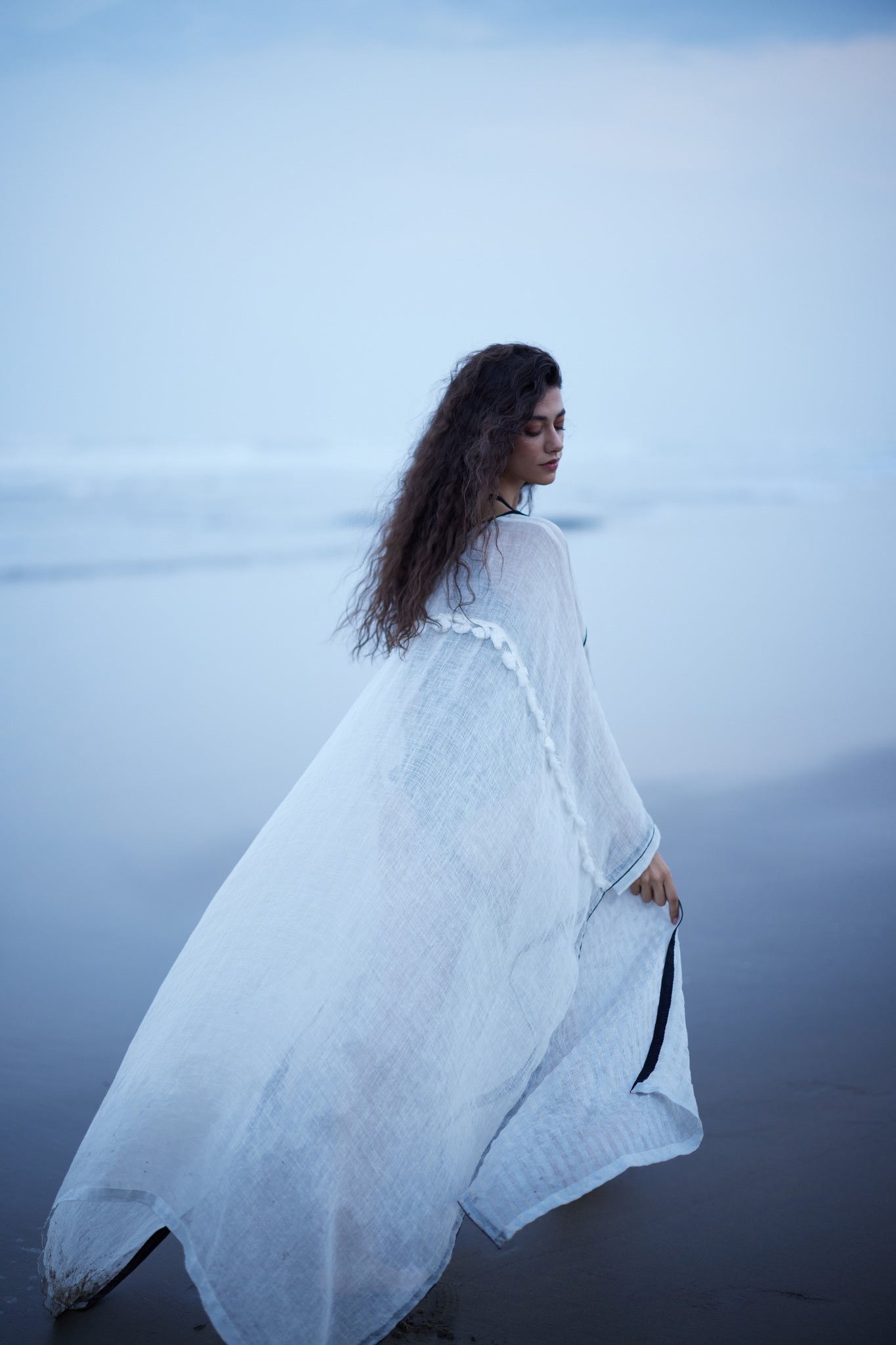 White Linen Kaftan - CiceroniCapePriyanca Khanna