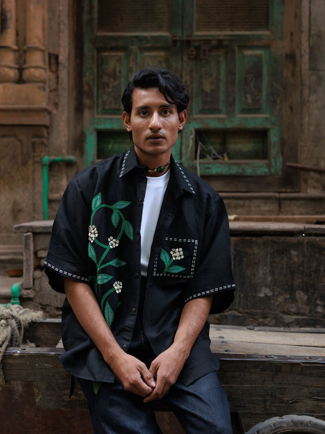 Winglore - Black Appliqué Hand Embroiderd Pure Linen Vine Oversized Shirt - CiceroniUnisex ShirtsWinglore