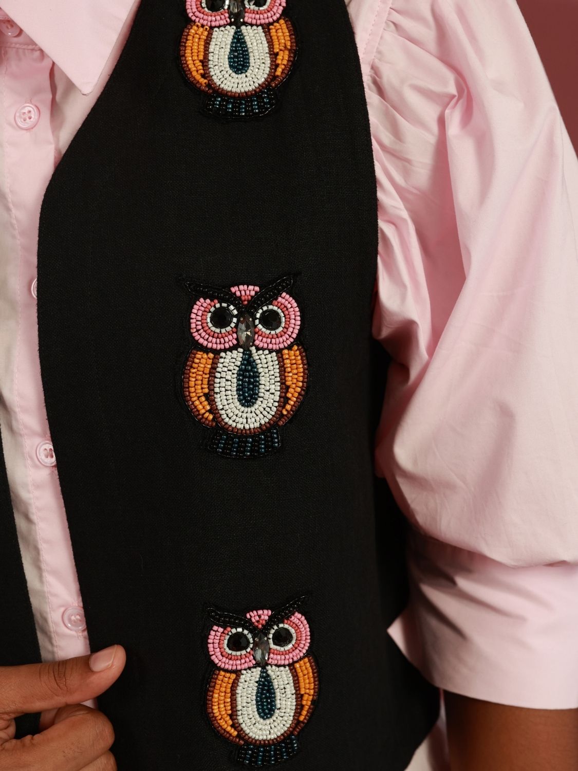 Winglore - Black Linen Hand Embroidered Hooters Owl Gilet - CiceroniJacketsWinglore