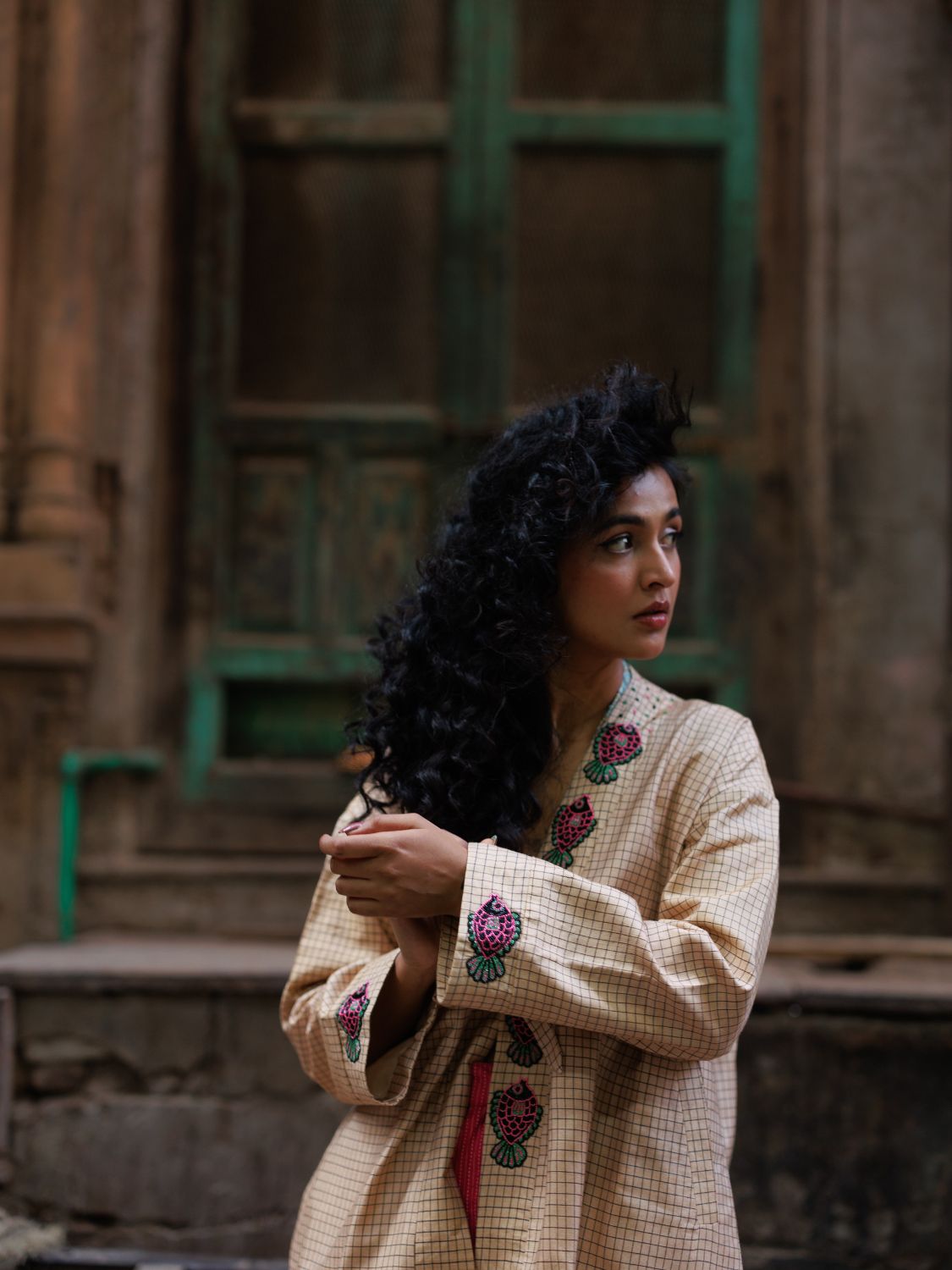 Winglore - Hand Embroidered Kosa Silk Fish Cape in Natural Honey Tone - CiceroniJacketsWinglore